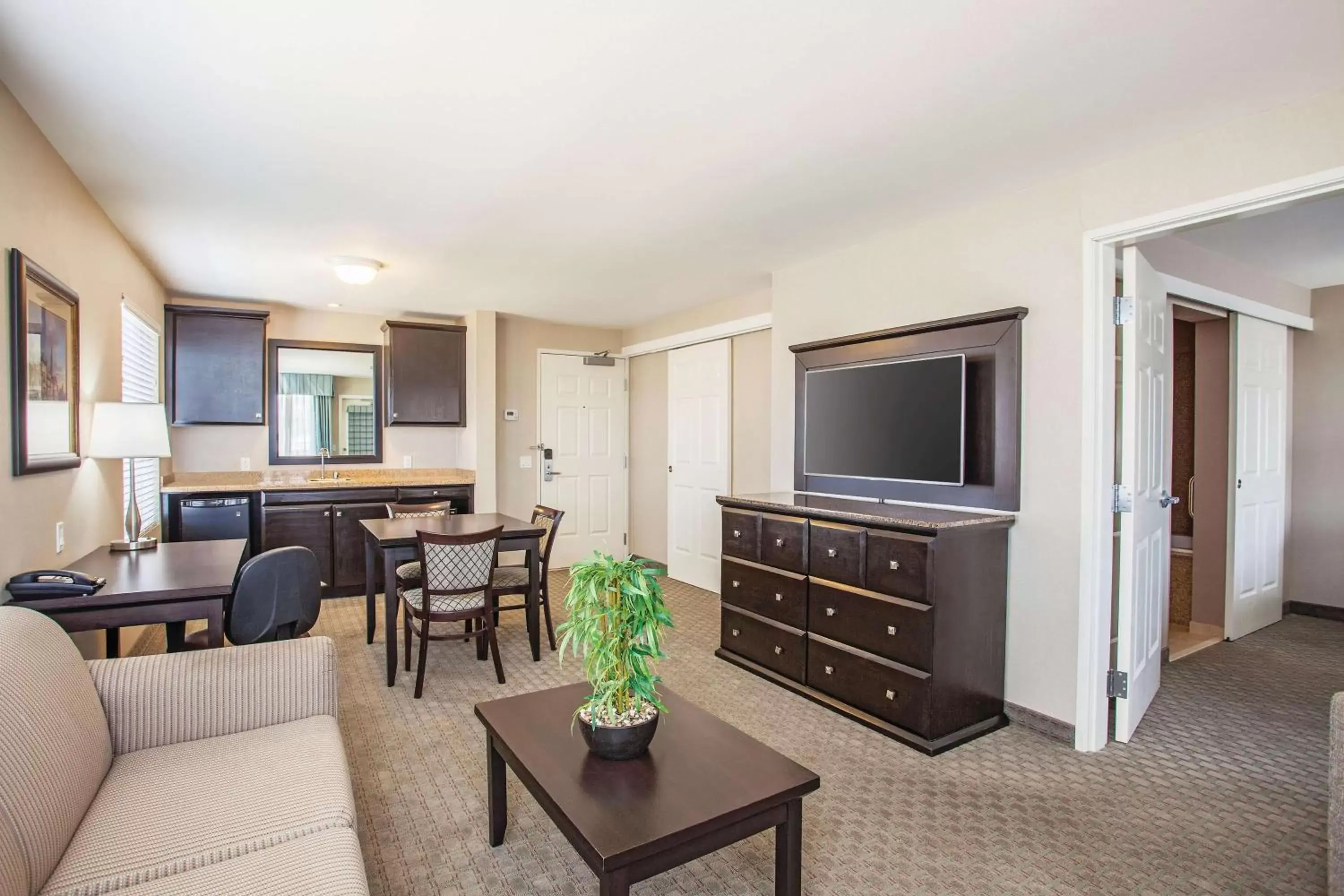 Photo of the whole room, TV/Entertainment Center in La Quinta by Wyndham Paso Robles