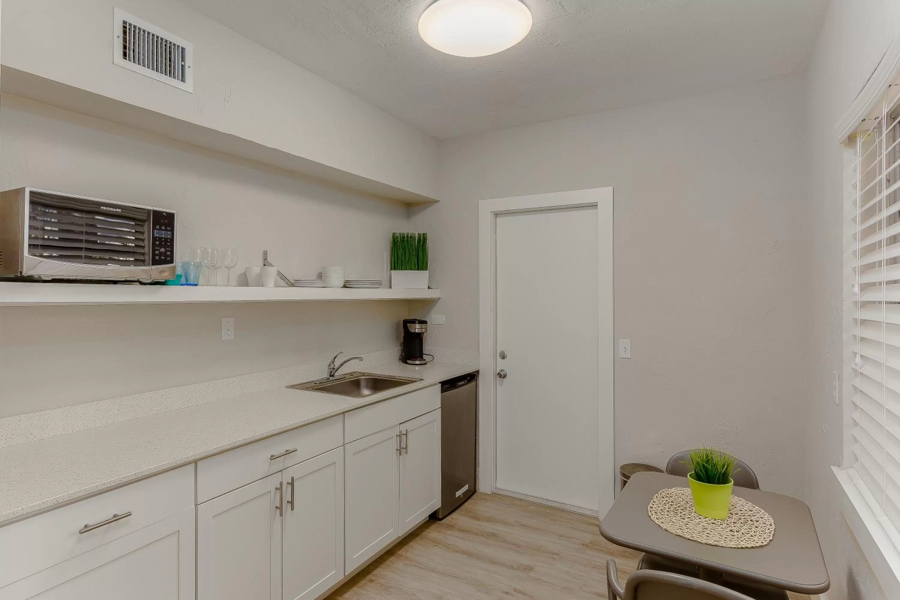 Kitchen or kitchenette in Drift Hotel