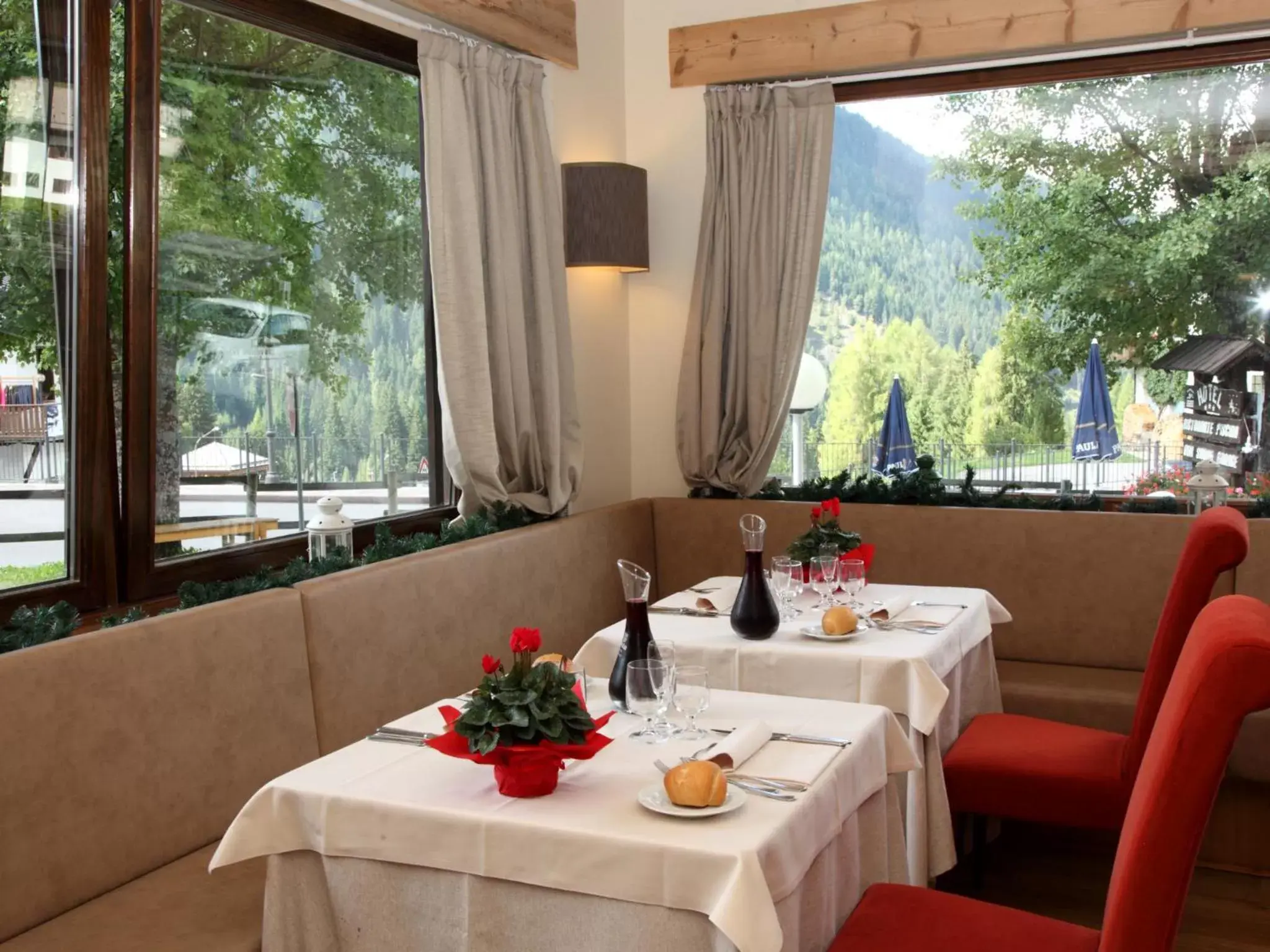 Restaurant/Places to Eat in Hotel Nigritella