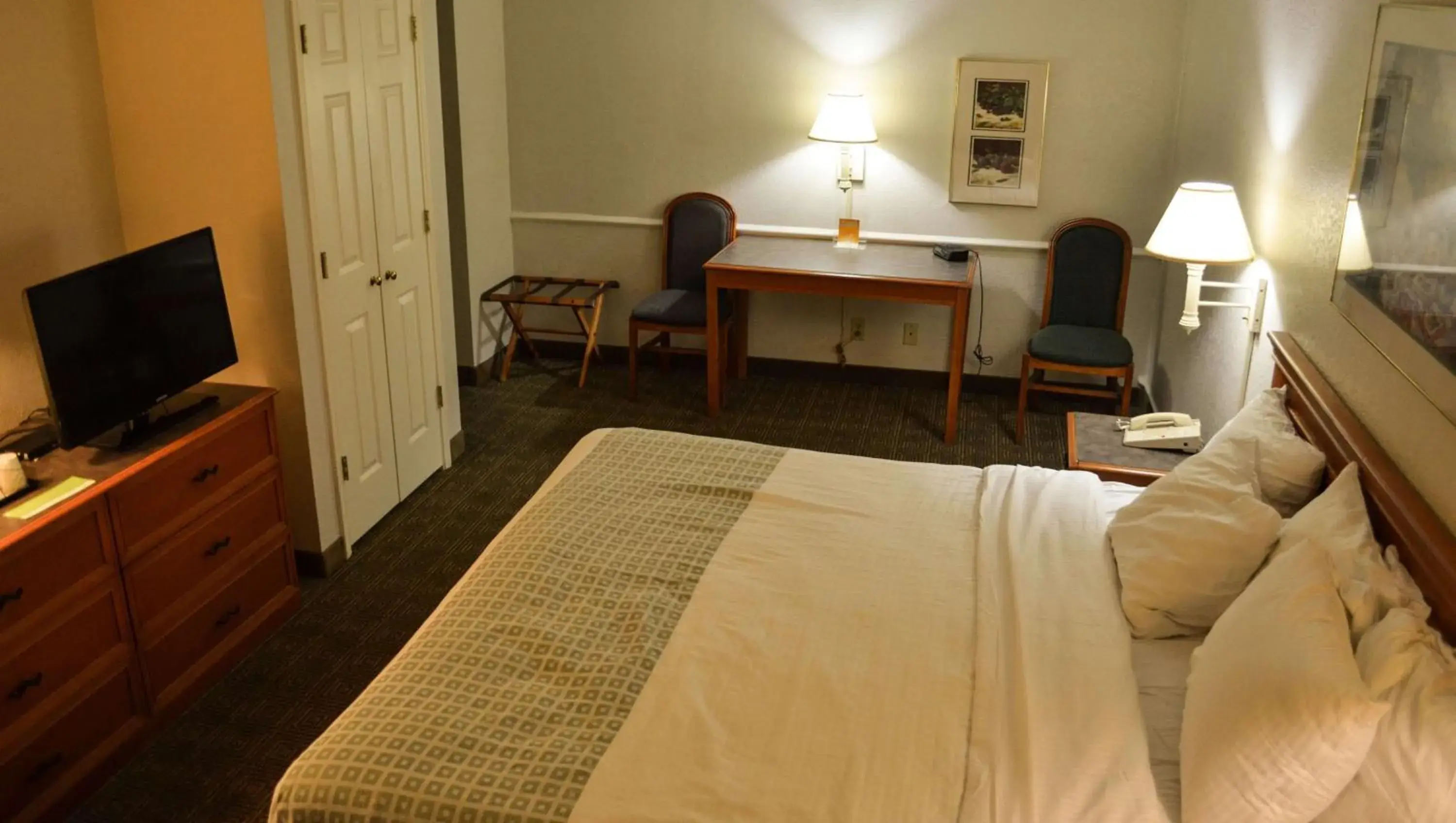Photo of the whole room, Bed in Magnuson Hotel Texarkana Photo of the whole room, Bed in Magnuson Hotel Texarkana