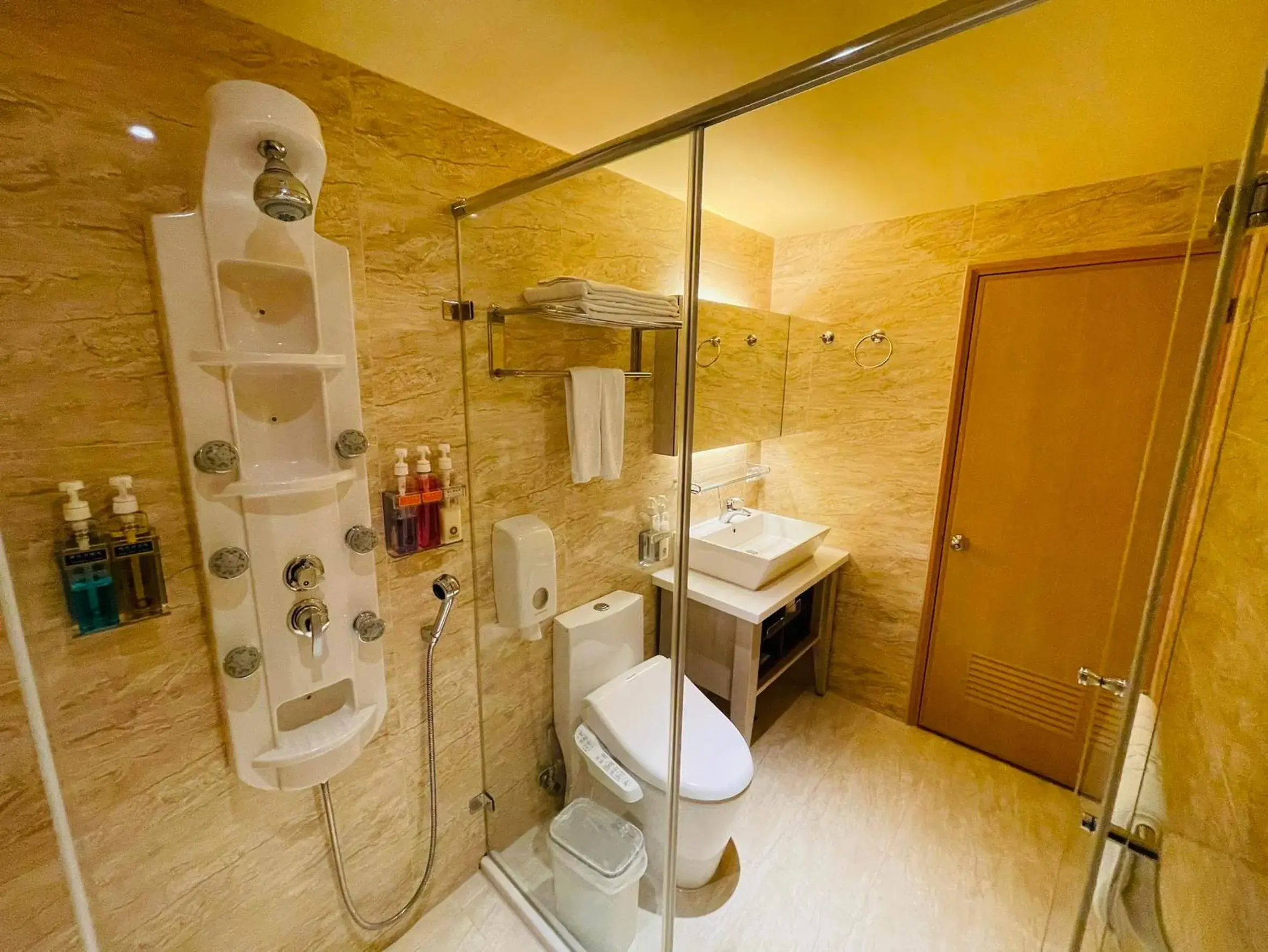 Shower, Bathroom in Kindness Hotel- Zhong Shan Bade