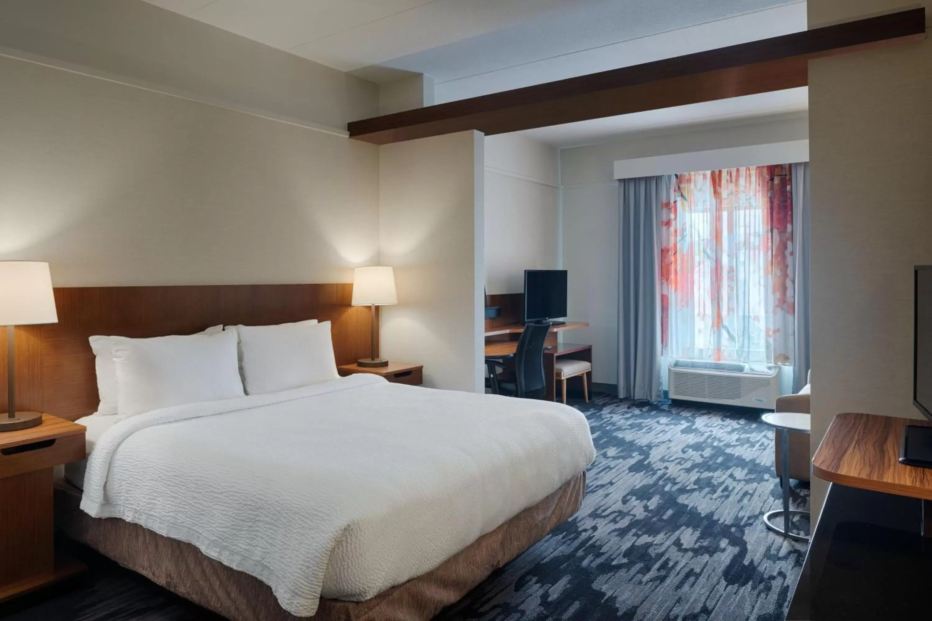 Photo of the whole room, Bed in Fairfield Inn & Suites by Marriott Columbus Airport