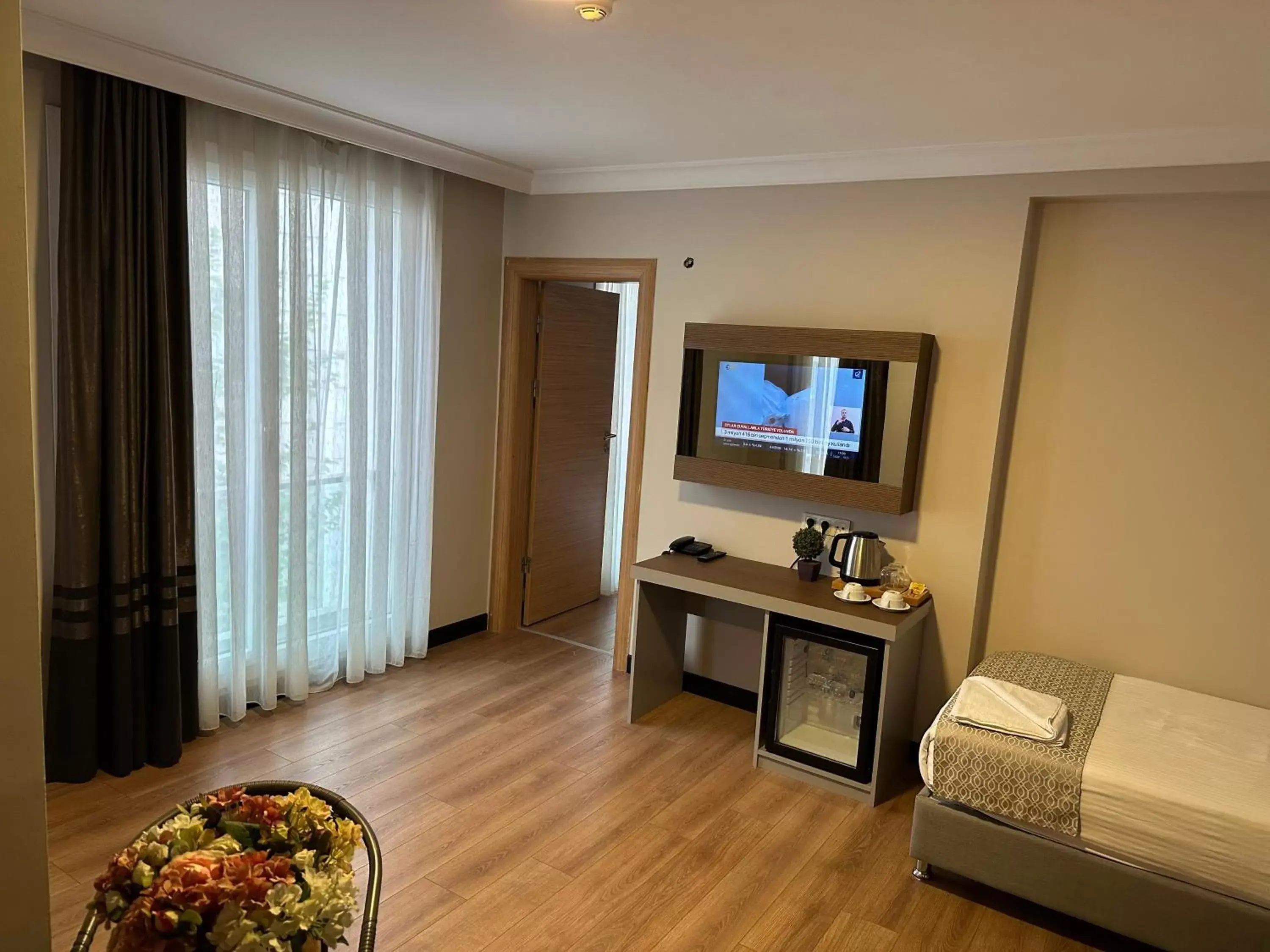 TV and multimedia, TV/Entertainment Center in Niconya Port Suite&Hotel