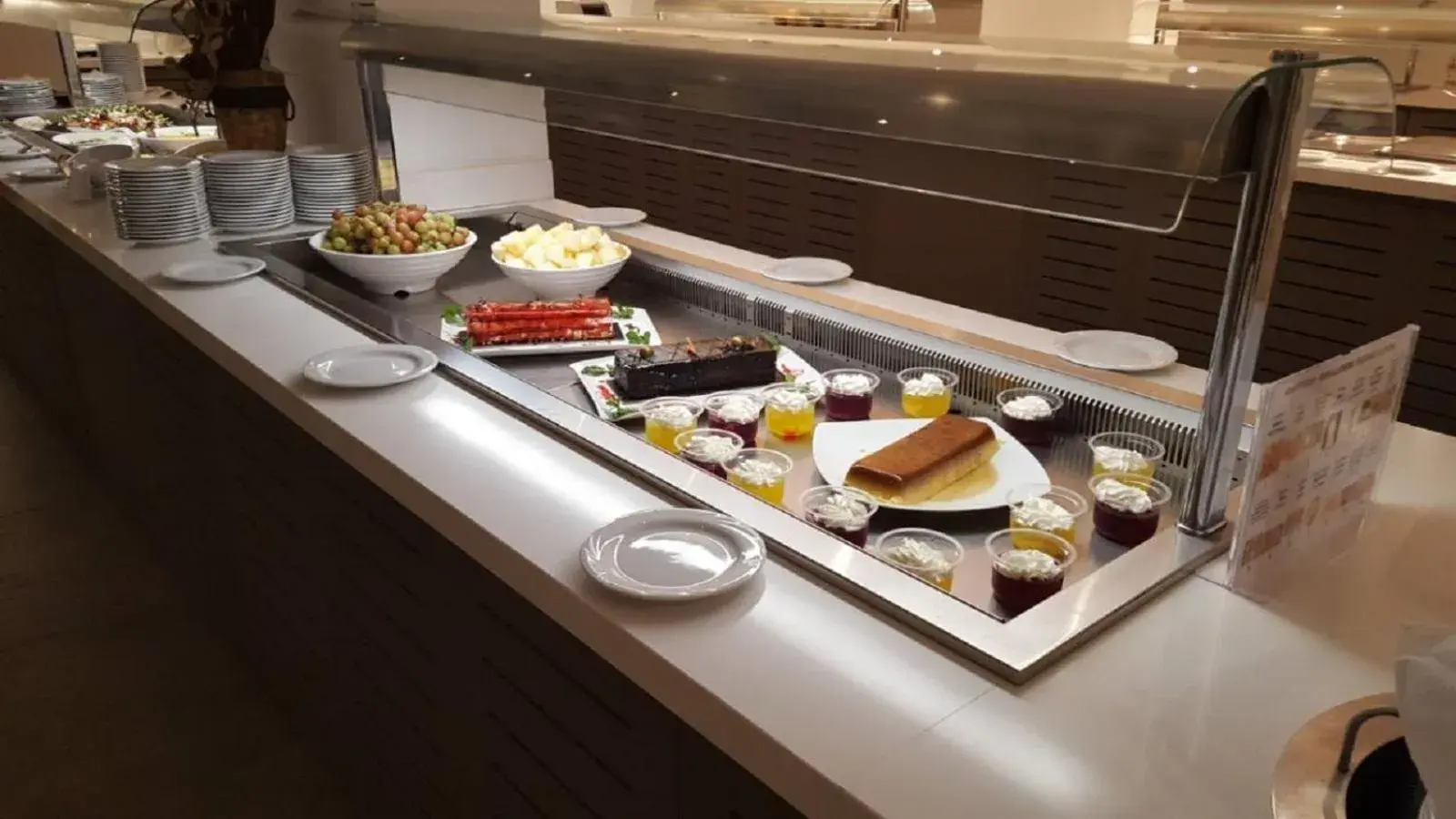 Restaurant/places to eat in Anthea Hotel Apartments Restaurant/places to eat in Anthea Hotel Apartments