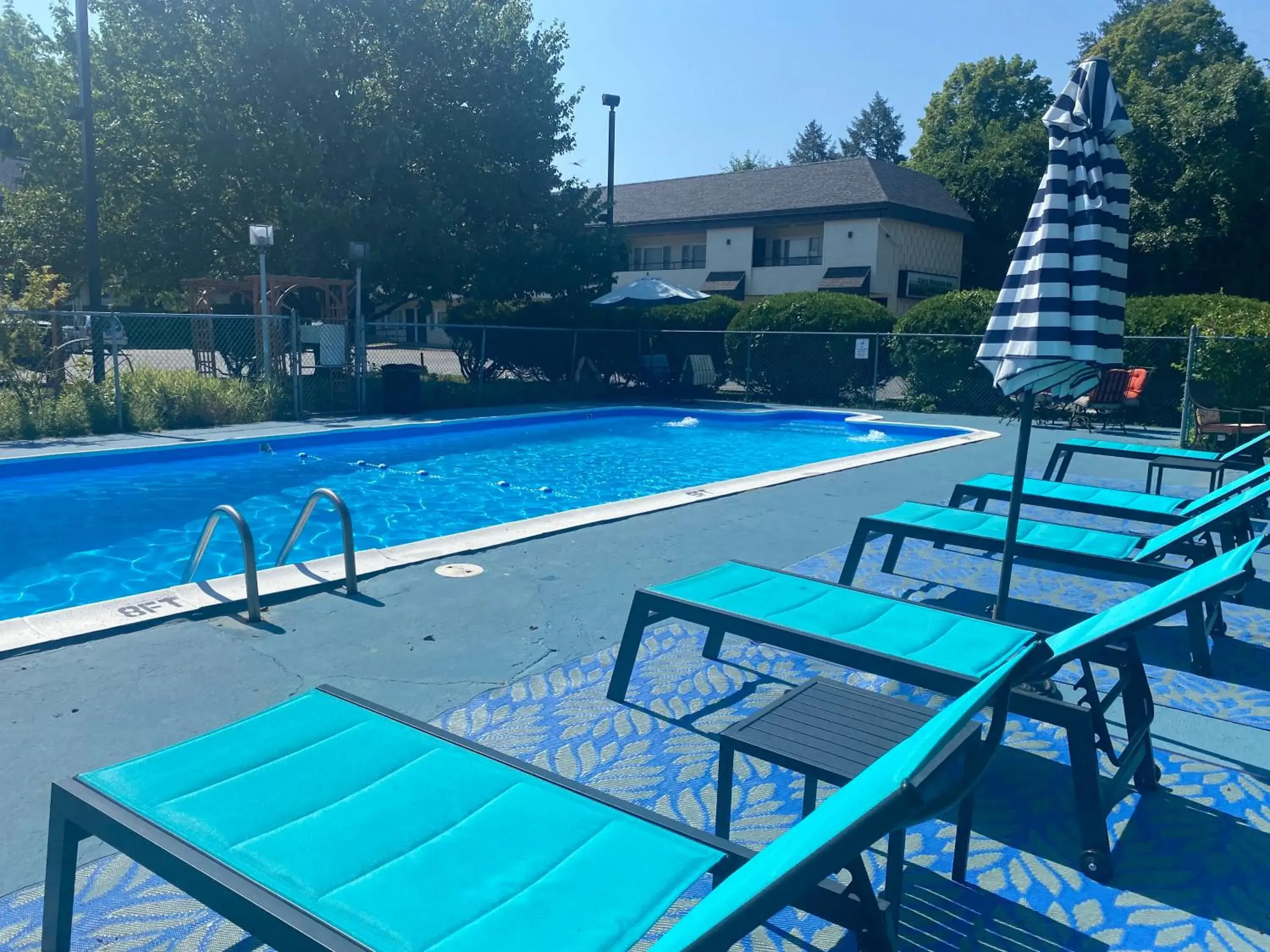 Pool view, Swimming Pool in The Black Mountain Inn