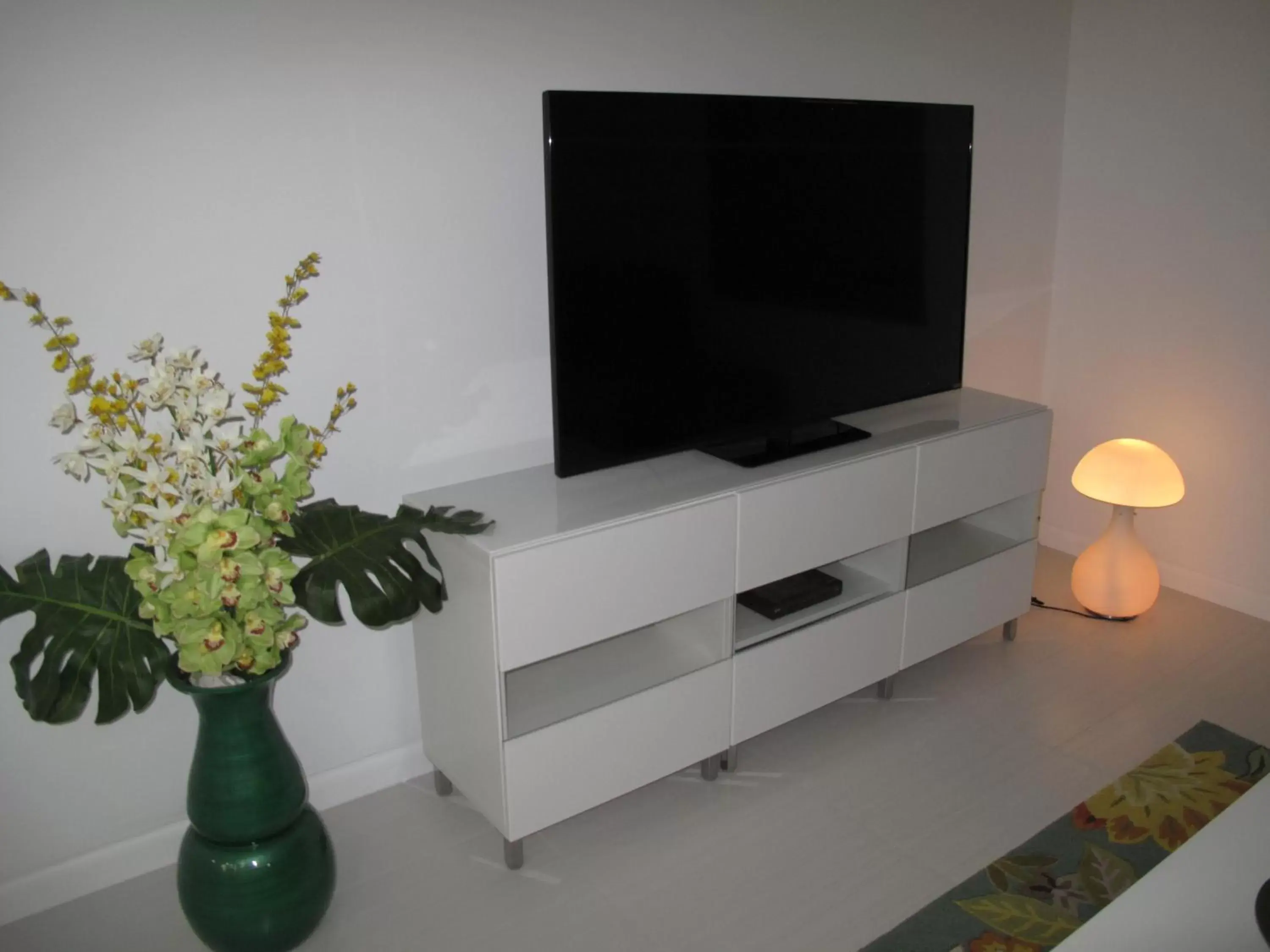 TV and multimedia, TV/Entertainment Center in Downtown Hollywood Boutique Hotel