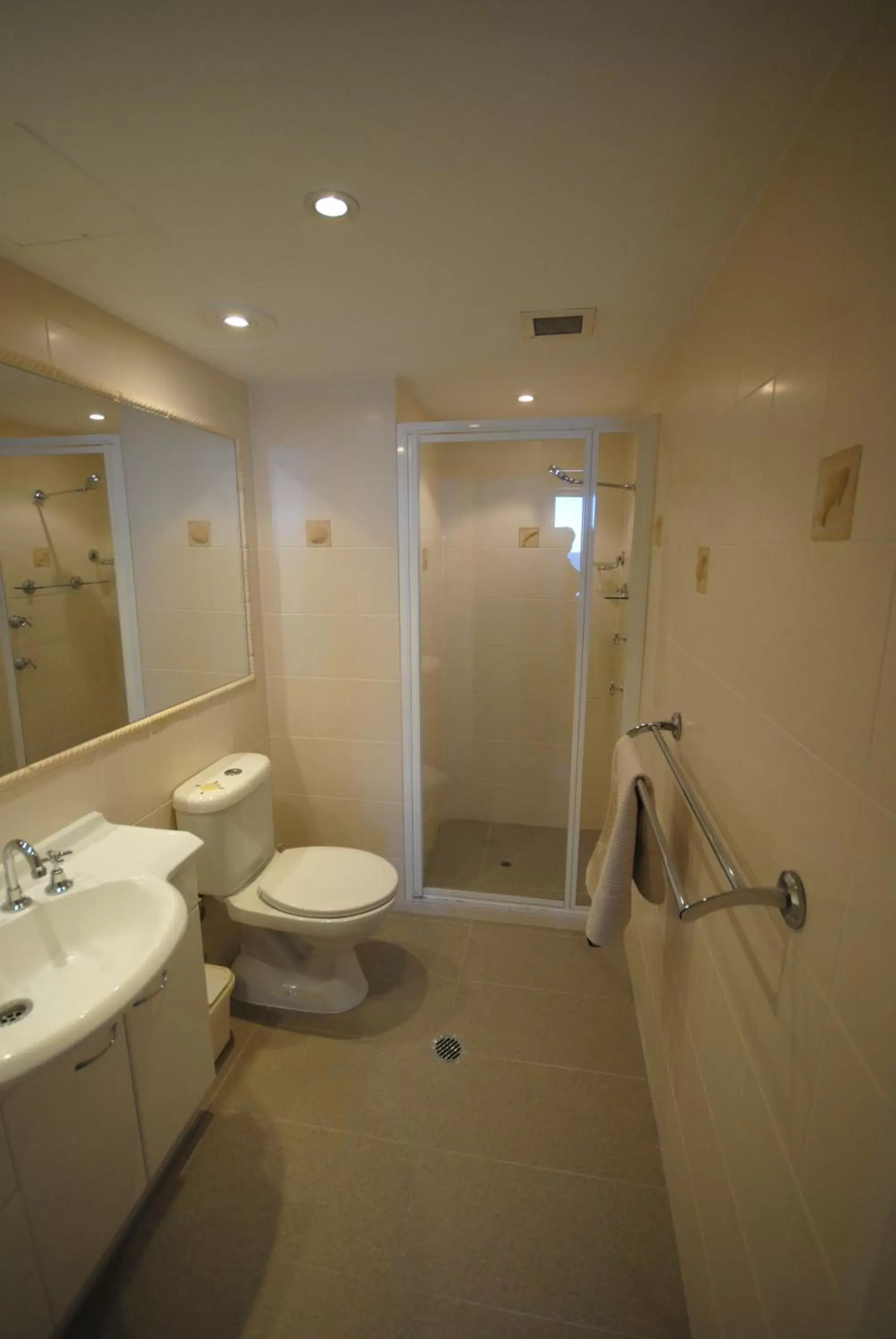 Bathroom in Albatross North Apartments
