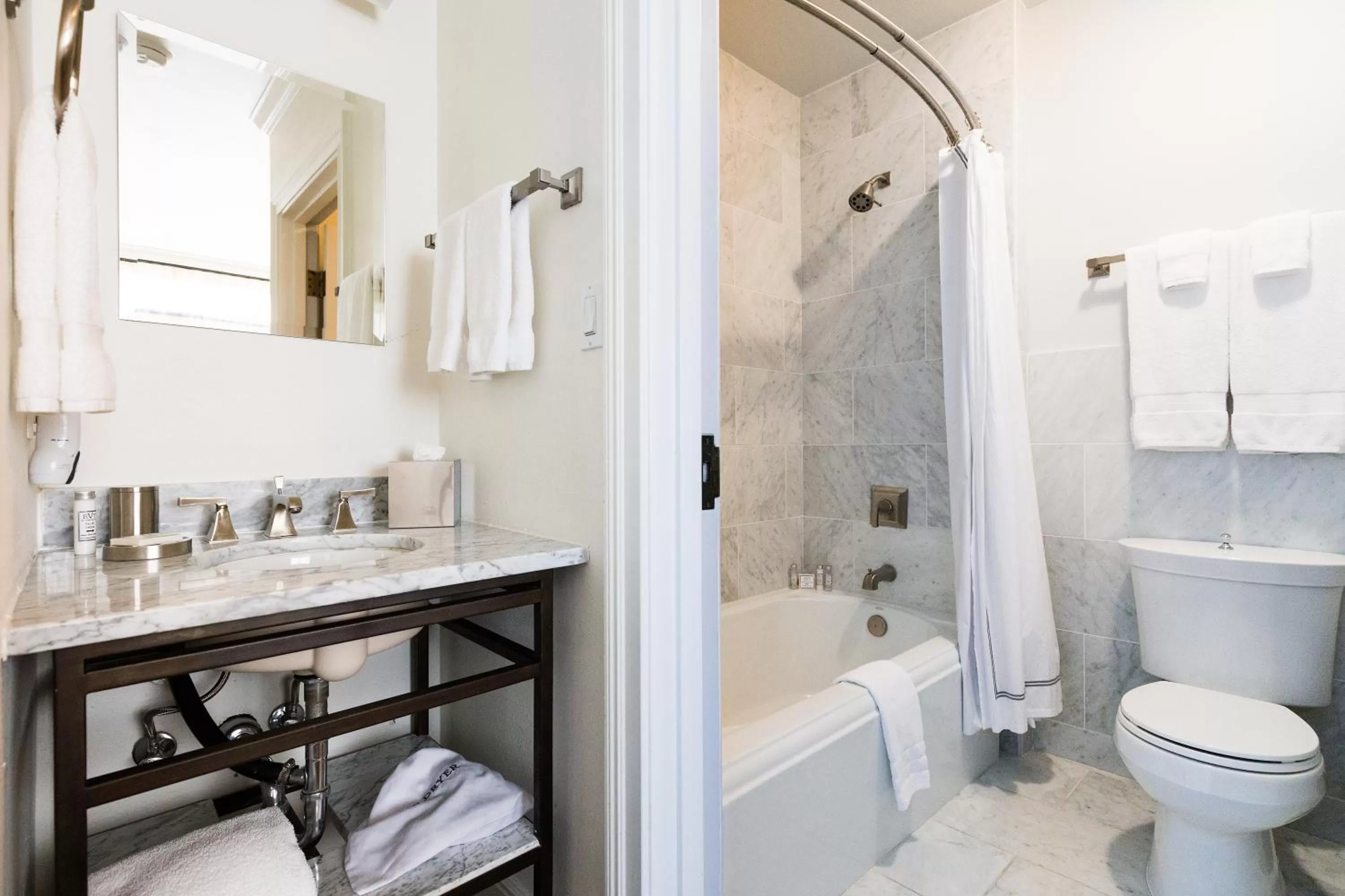 Shower in Hotel Ella