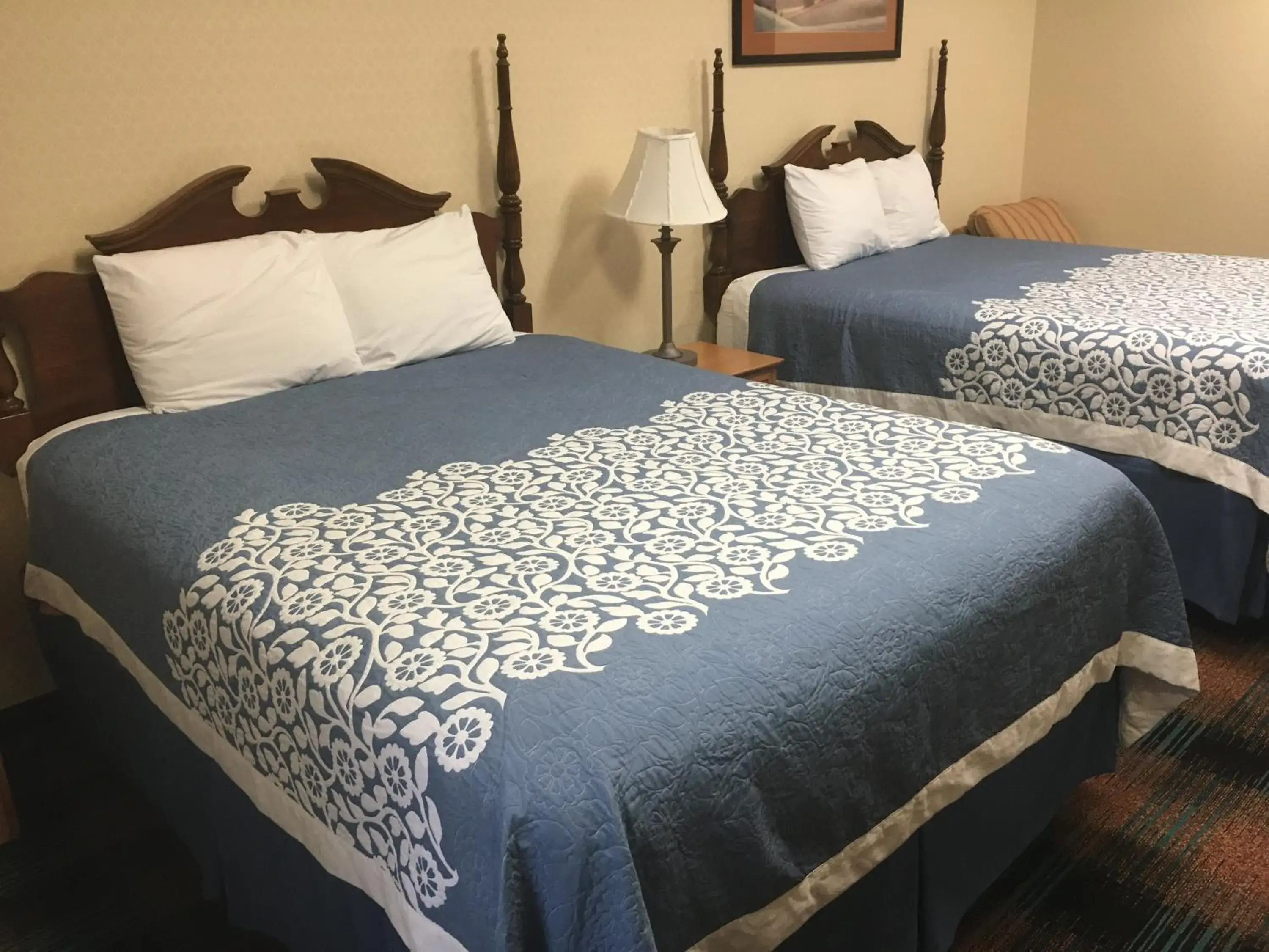 Bed in Days Inn by Wyndham Hattiesburg MS