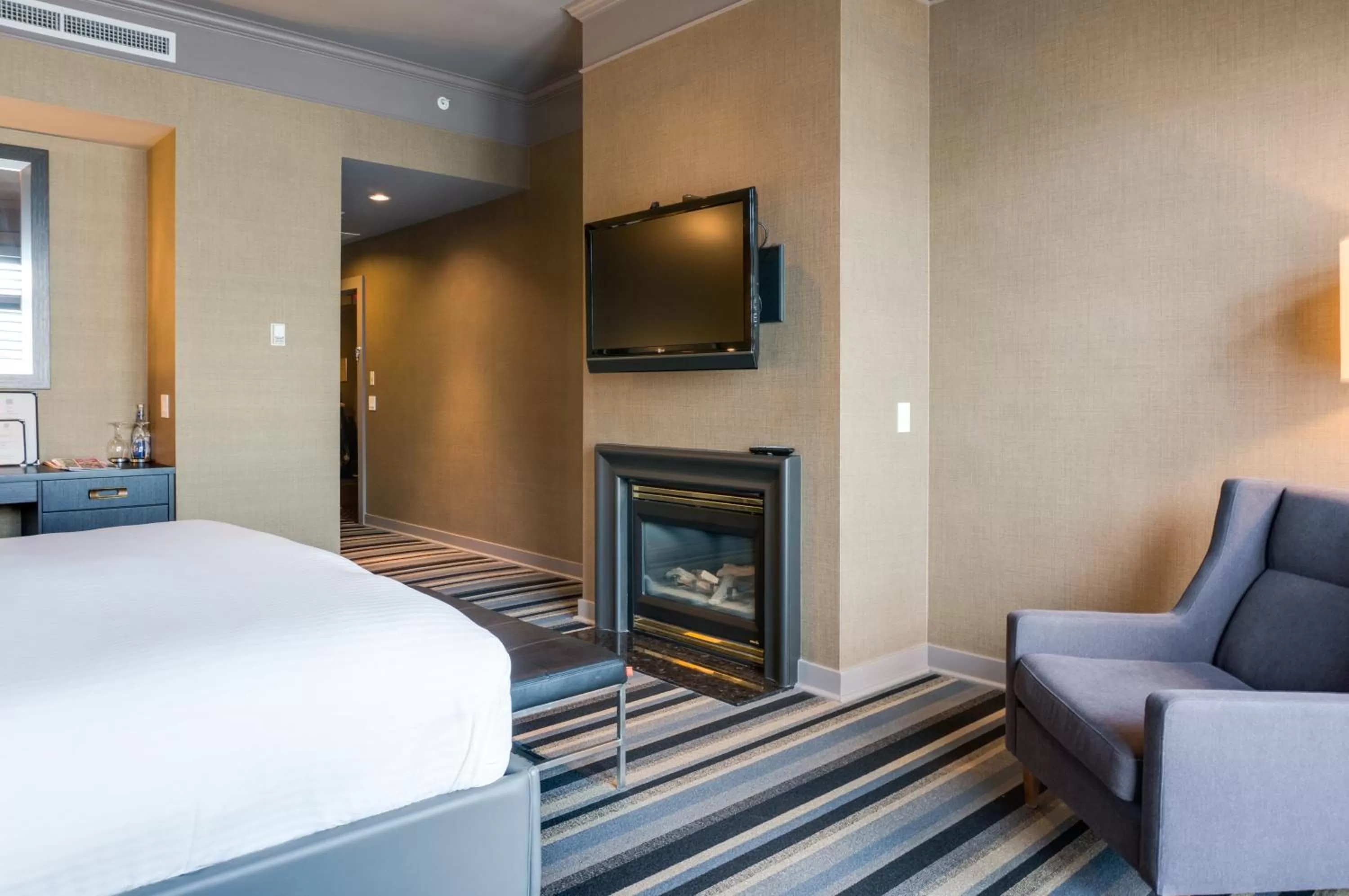 TV and multimedia, Bed in Hotel Arts Kensington