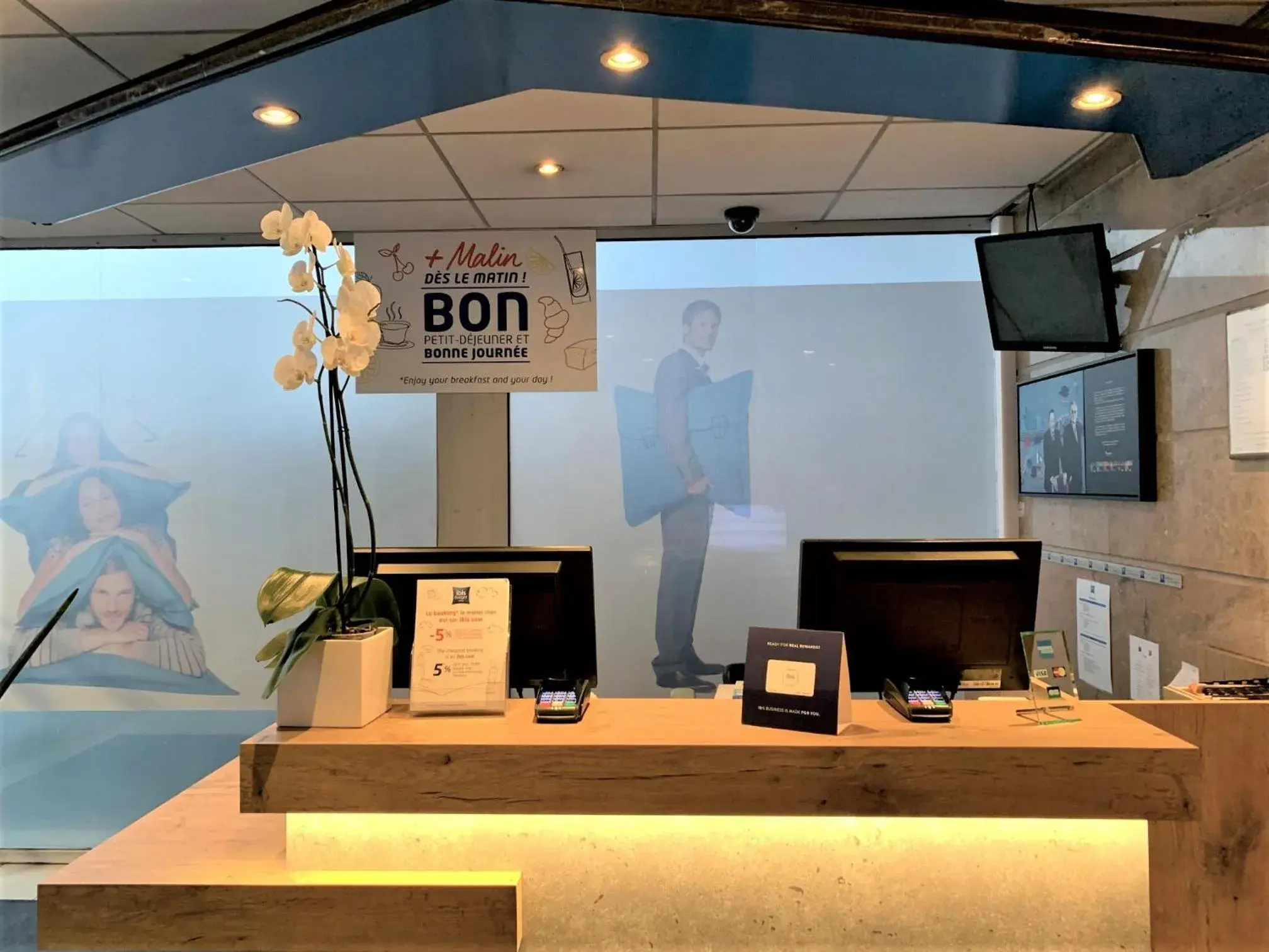 Lobby or reception in ibis budget Paris Porte de Bercy Lobby or reception in ibis budget Paris Porte de Bercy