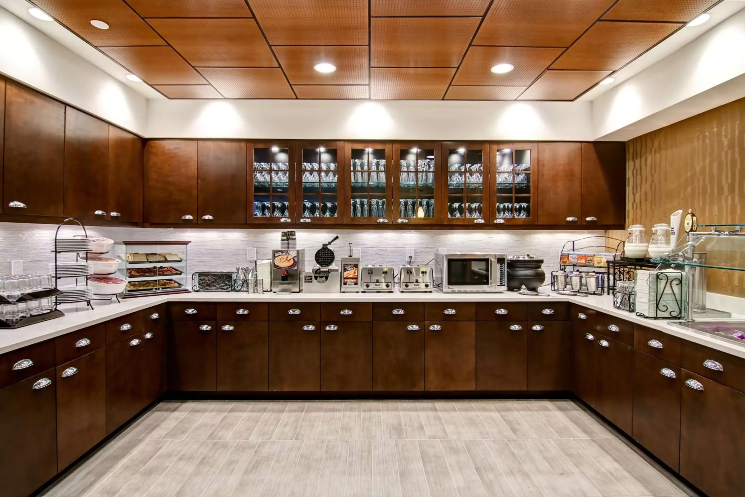 Breakfast, Kitchen/Kitchenette in Homewood Suites by Hilton Gaithersburg/Washington, DC North