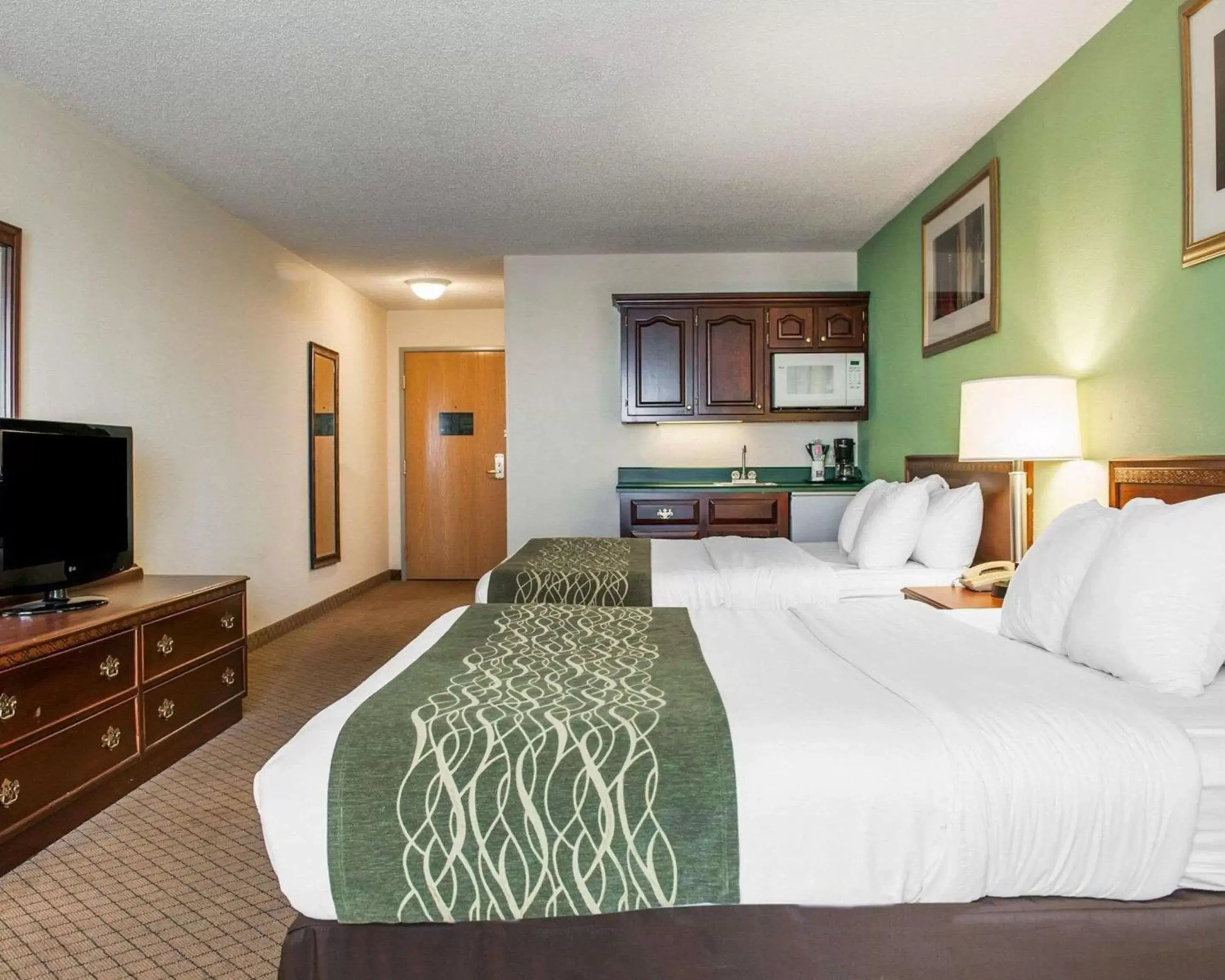 Photo of the whole room, Bed in Comfort Inn Goshen