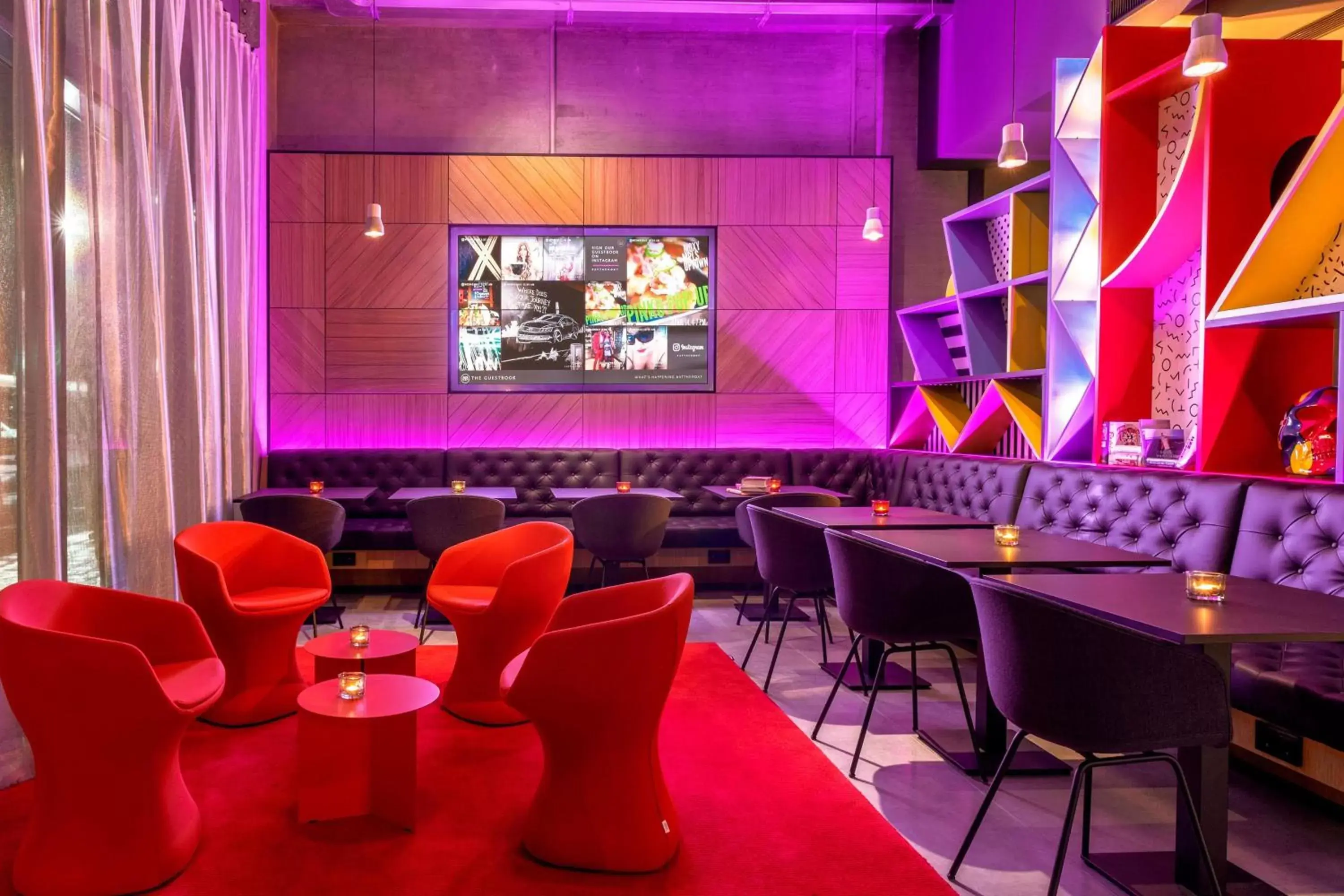 Living room, Lounge/Bar in Moxy Milan Linate Airport