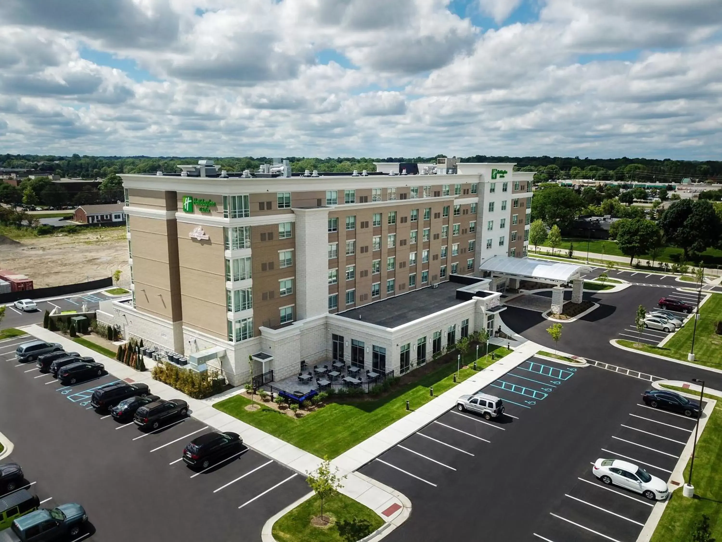 Property building, Bird's-eye View in Holiday Inn & Suites - Farmington Hills - Detroit NW, an IHG Hotel