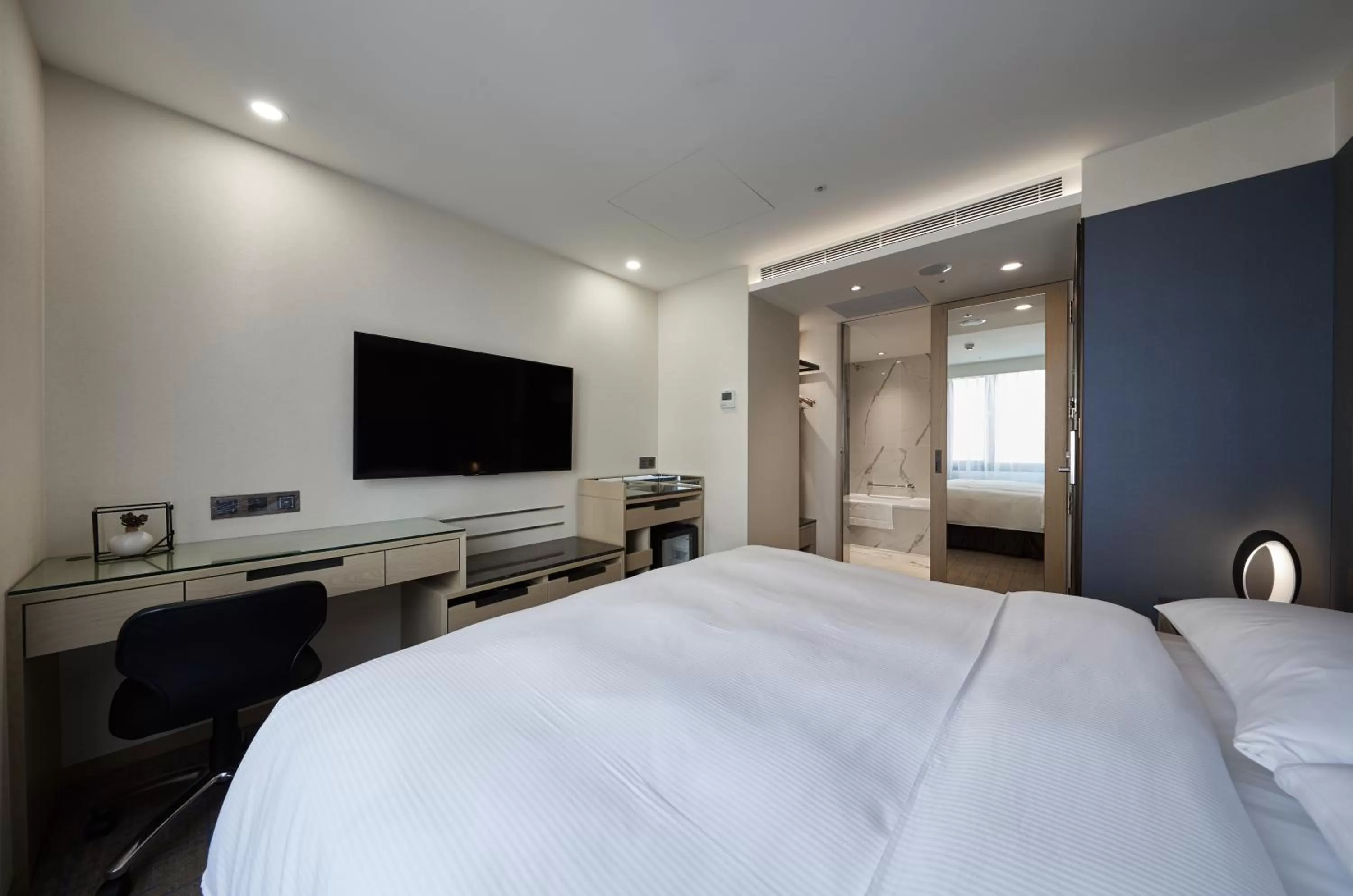 Communal lounge/ TV room, Bed in K Hotels Taipei Linsen