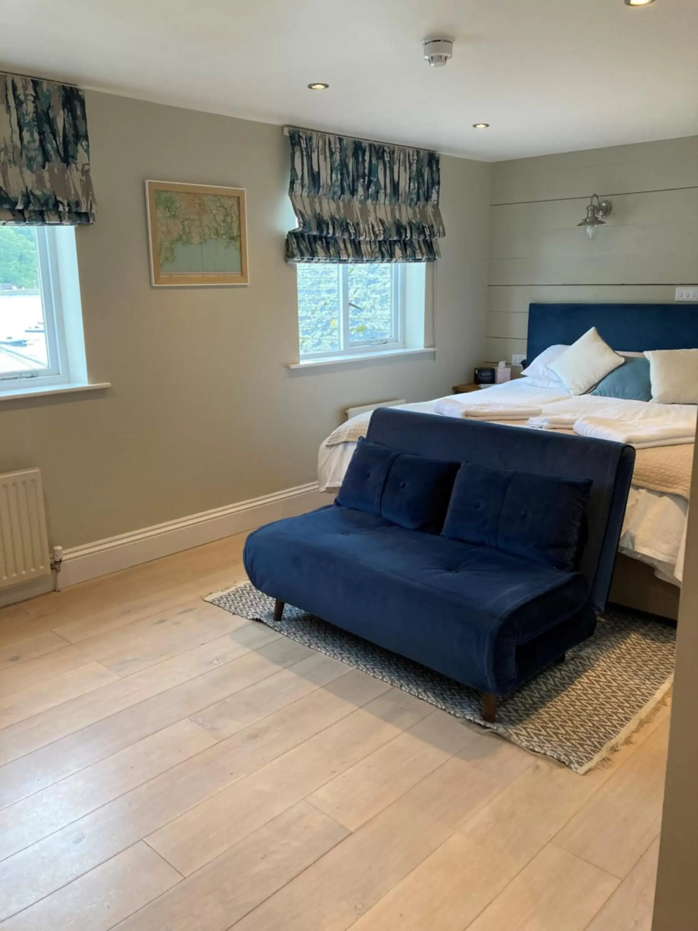 Bedroom, Seating Area in The Galleon Inn