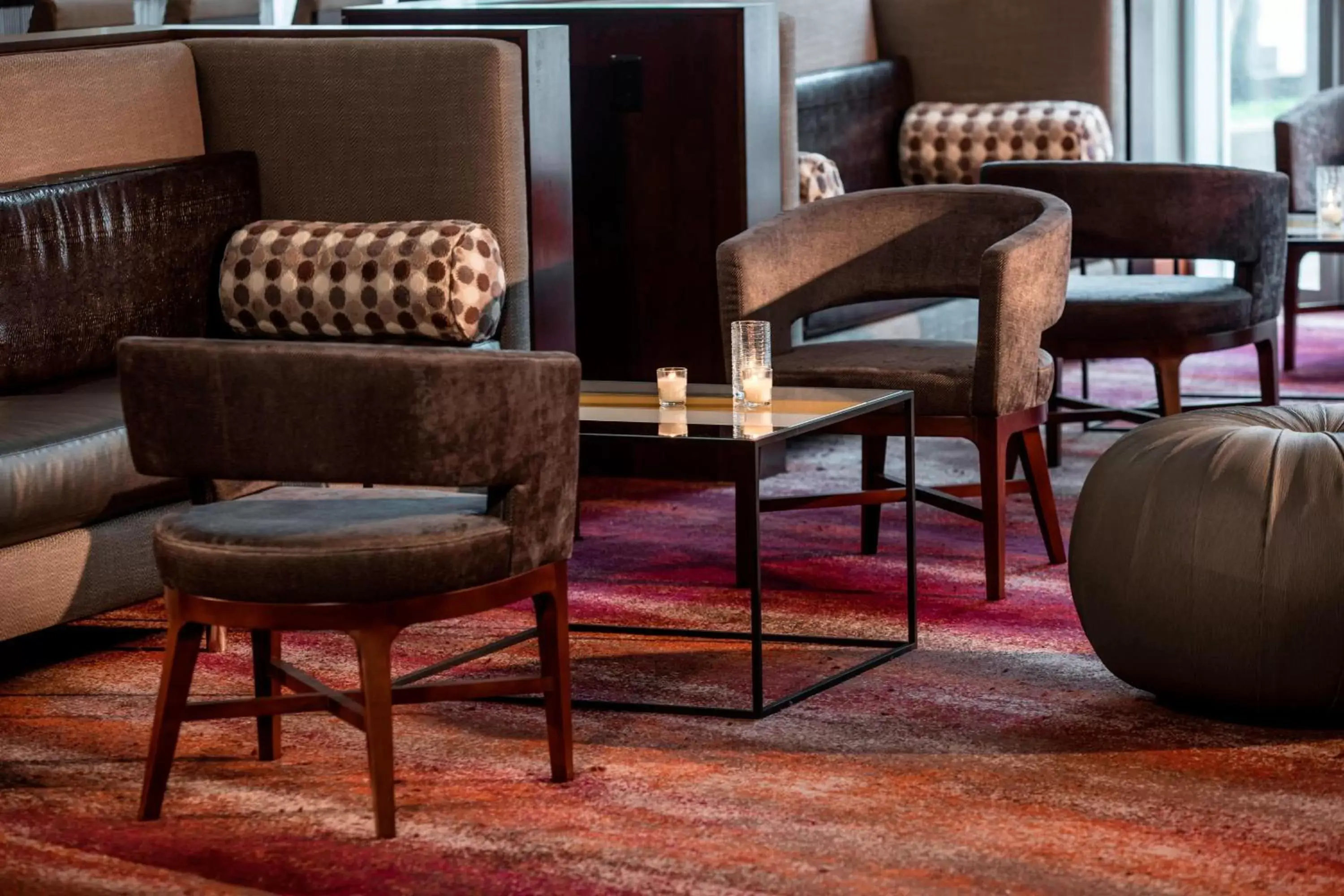 Restaurant/places to eat, Seating Area in Renaissance Dallas Richardson Hotel