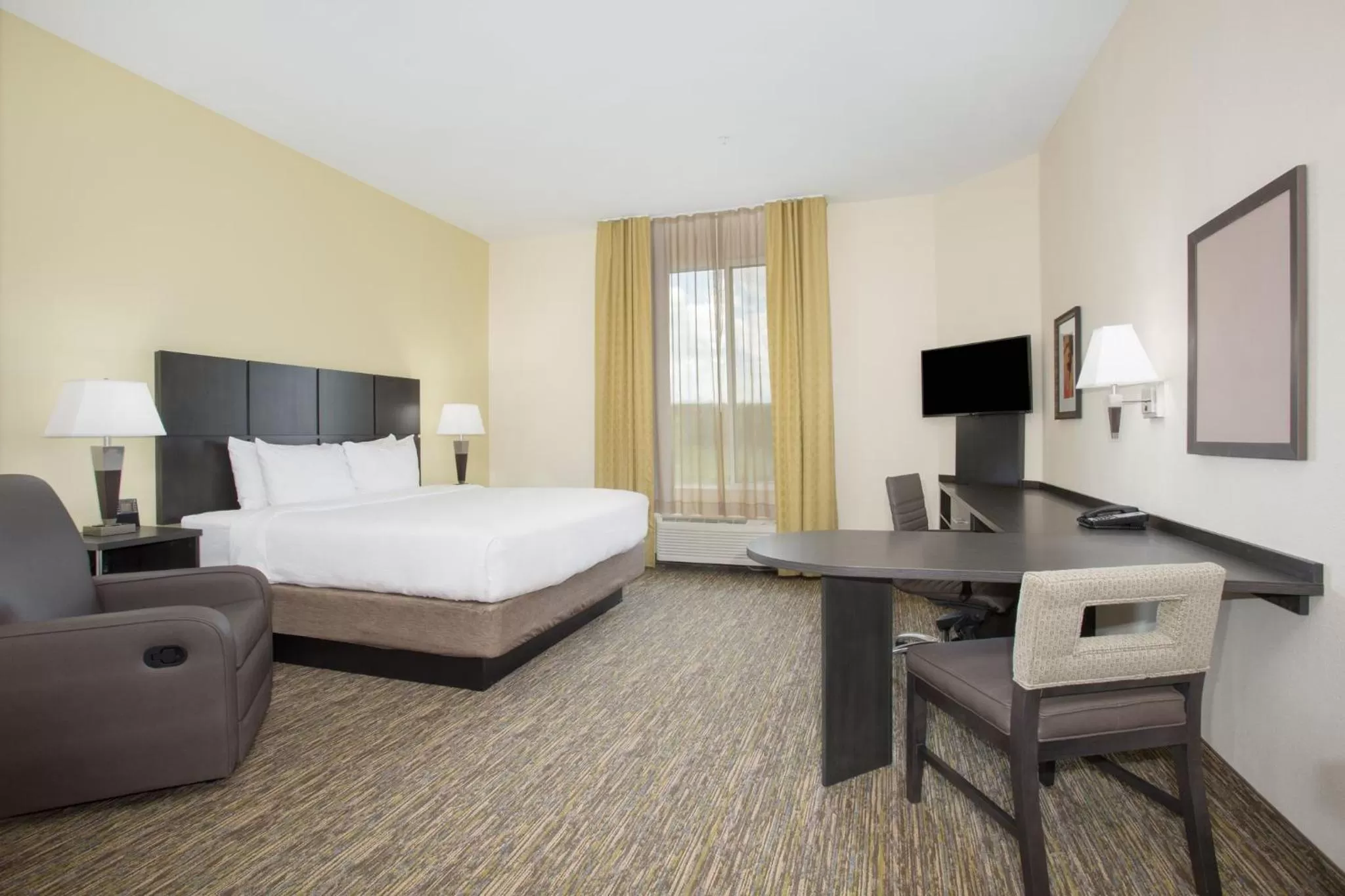 Photo of the whole room, Bed in Candlewood Suites Longmont - Boulder Area by IHG