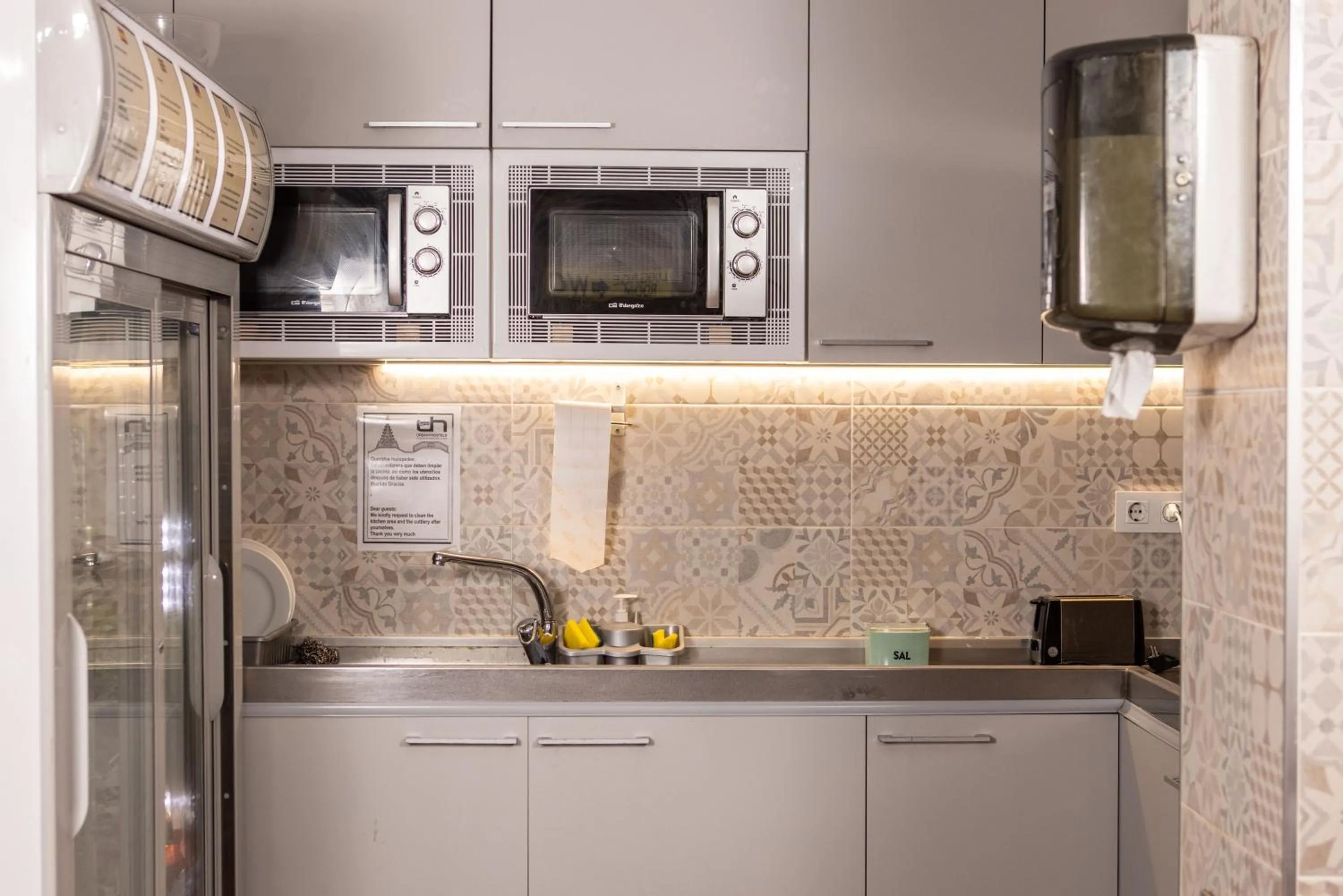 Kitchen or kitchenette in Urbany Hostel BCN GO!