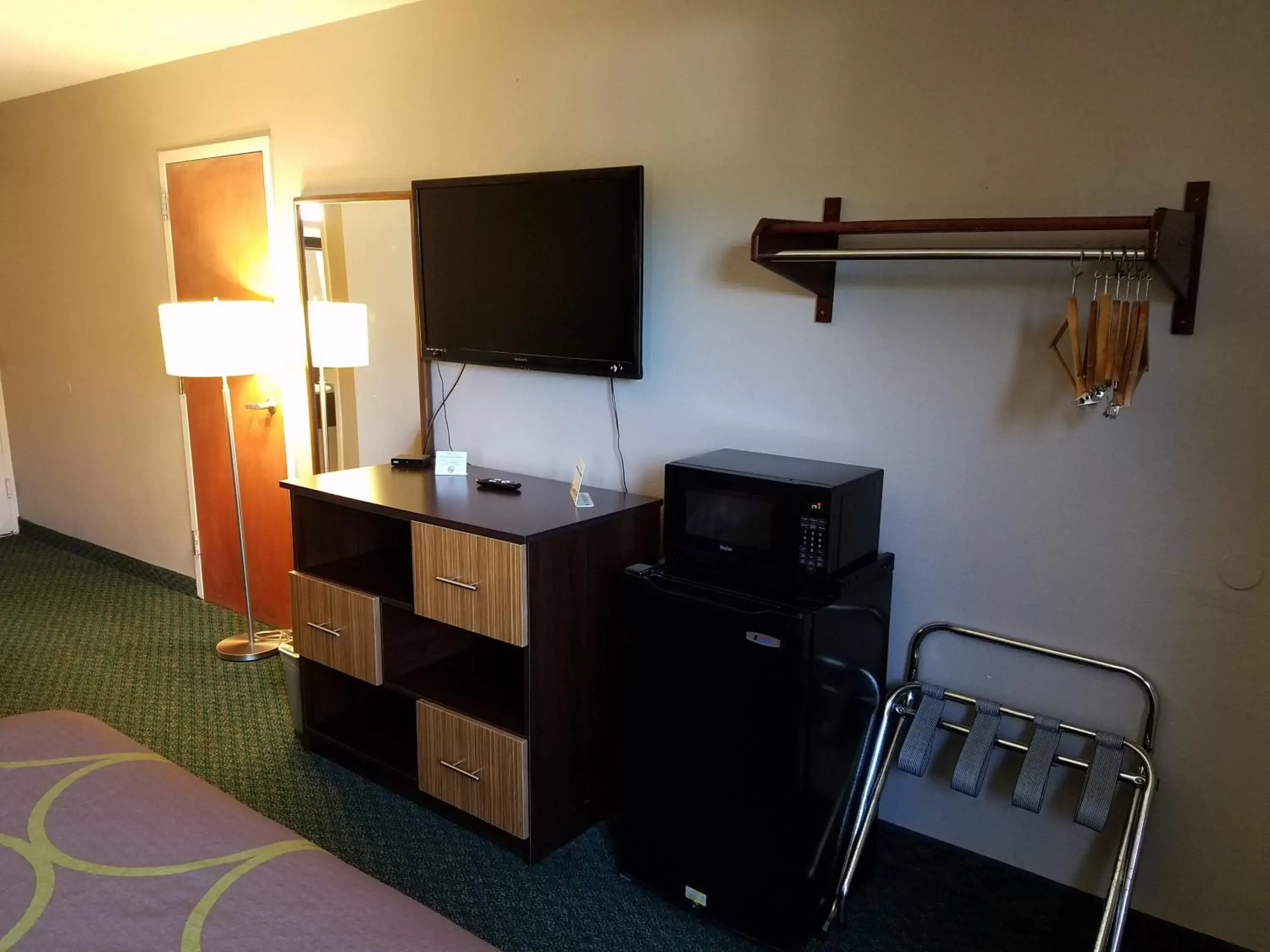 TV and multimedia, TV/Entertainment Center in Super 8 by Wyndham Bentonville