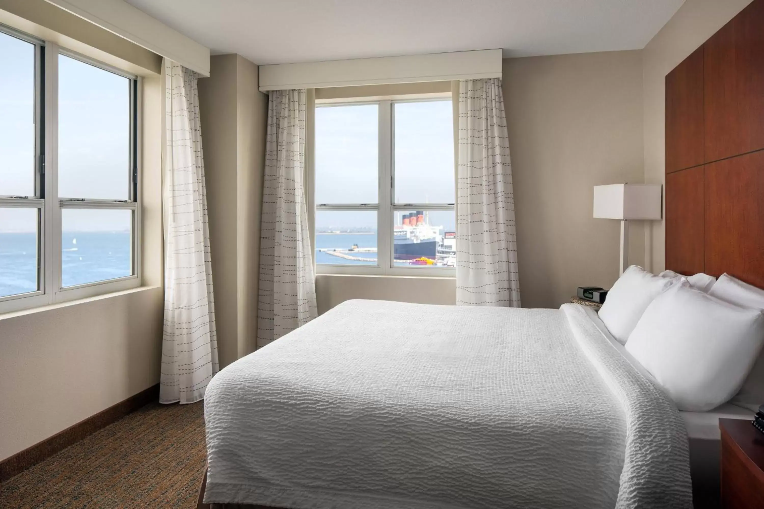 Bedroom in Residence Inn Long Beach Downtown