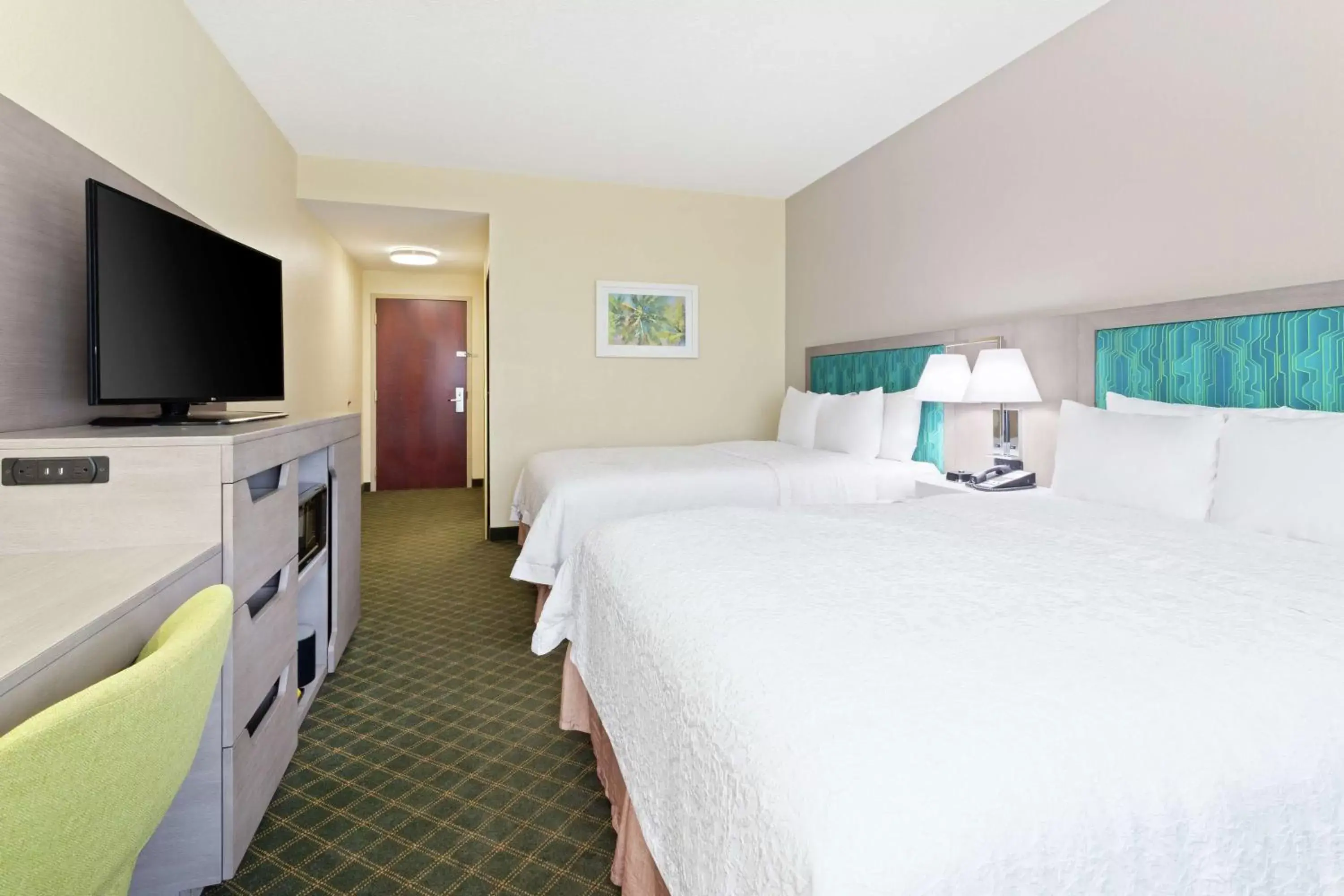 Bedroom, Bed in Hampton Inn West Palm Beach-Lake Worth-Turnpike