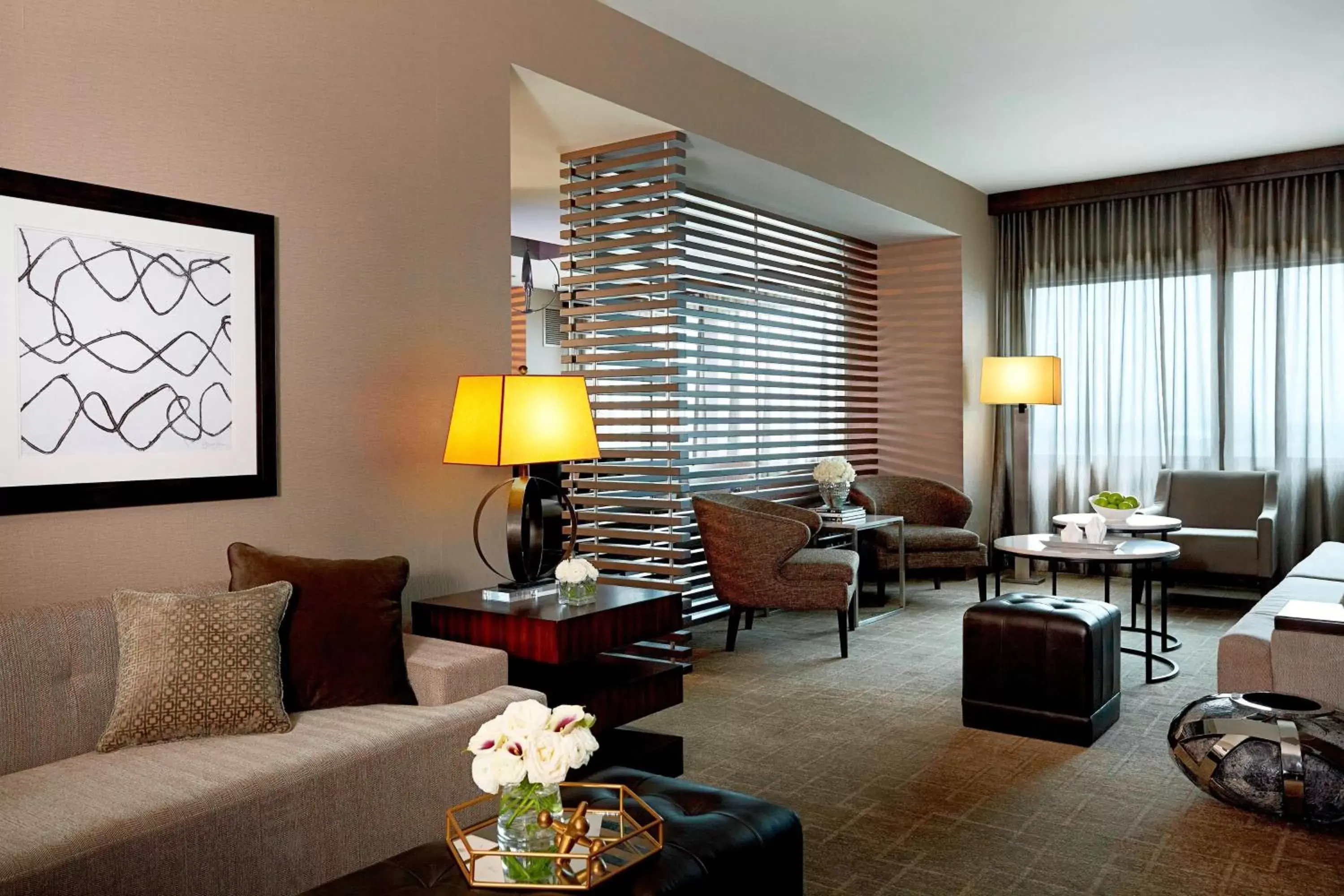 Lounge or bar, Seating Area in JW Marriott Minneapolis Mall of America