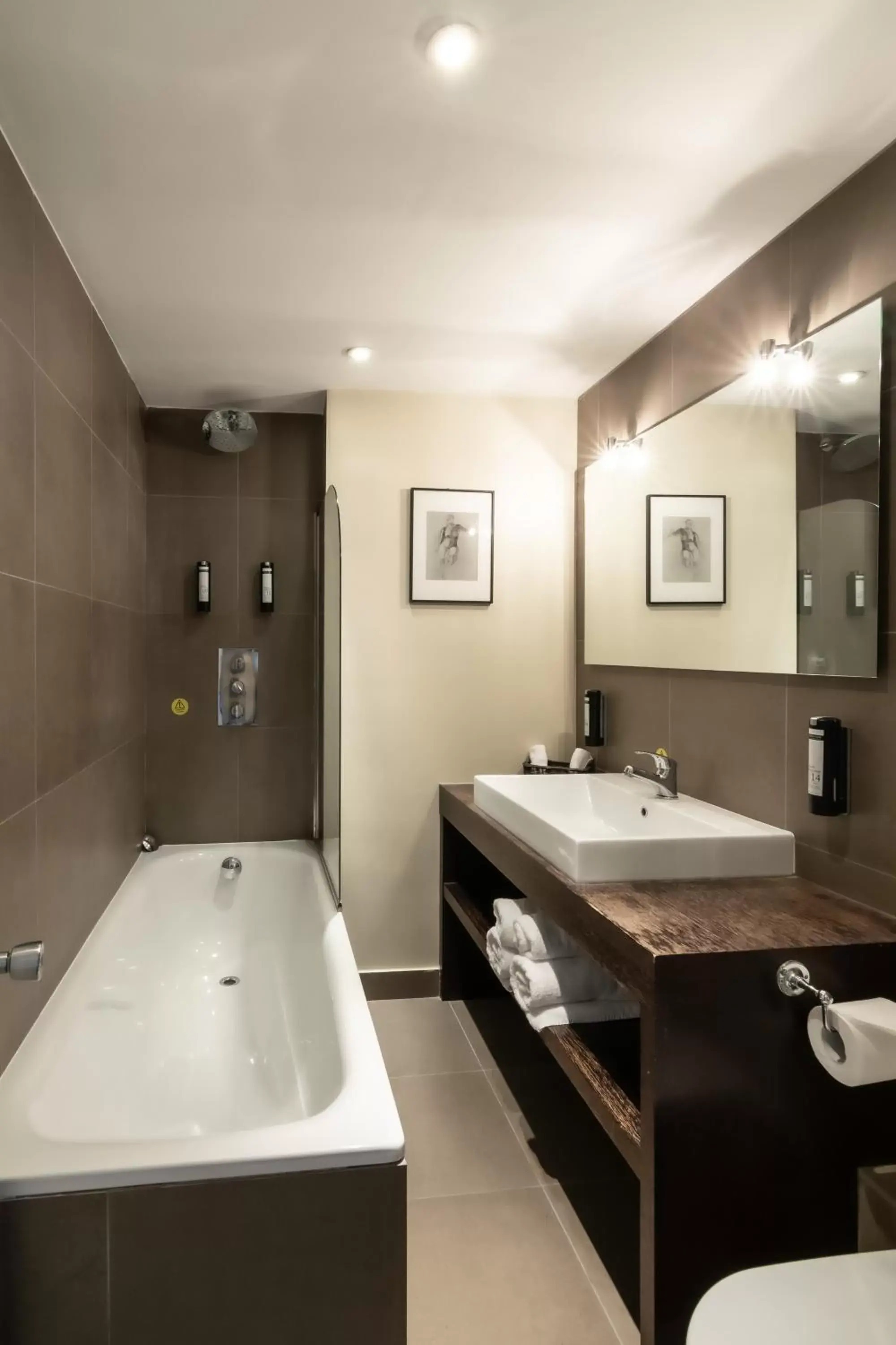 Bathroom in Kew Gardens Hotel