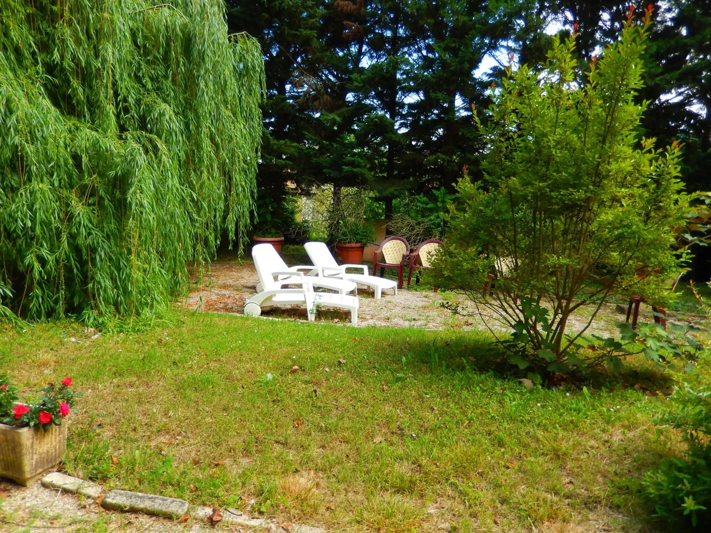 Inner courtyard view, Garden in Hôtel du Canal