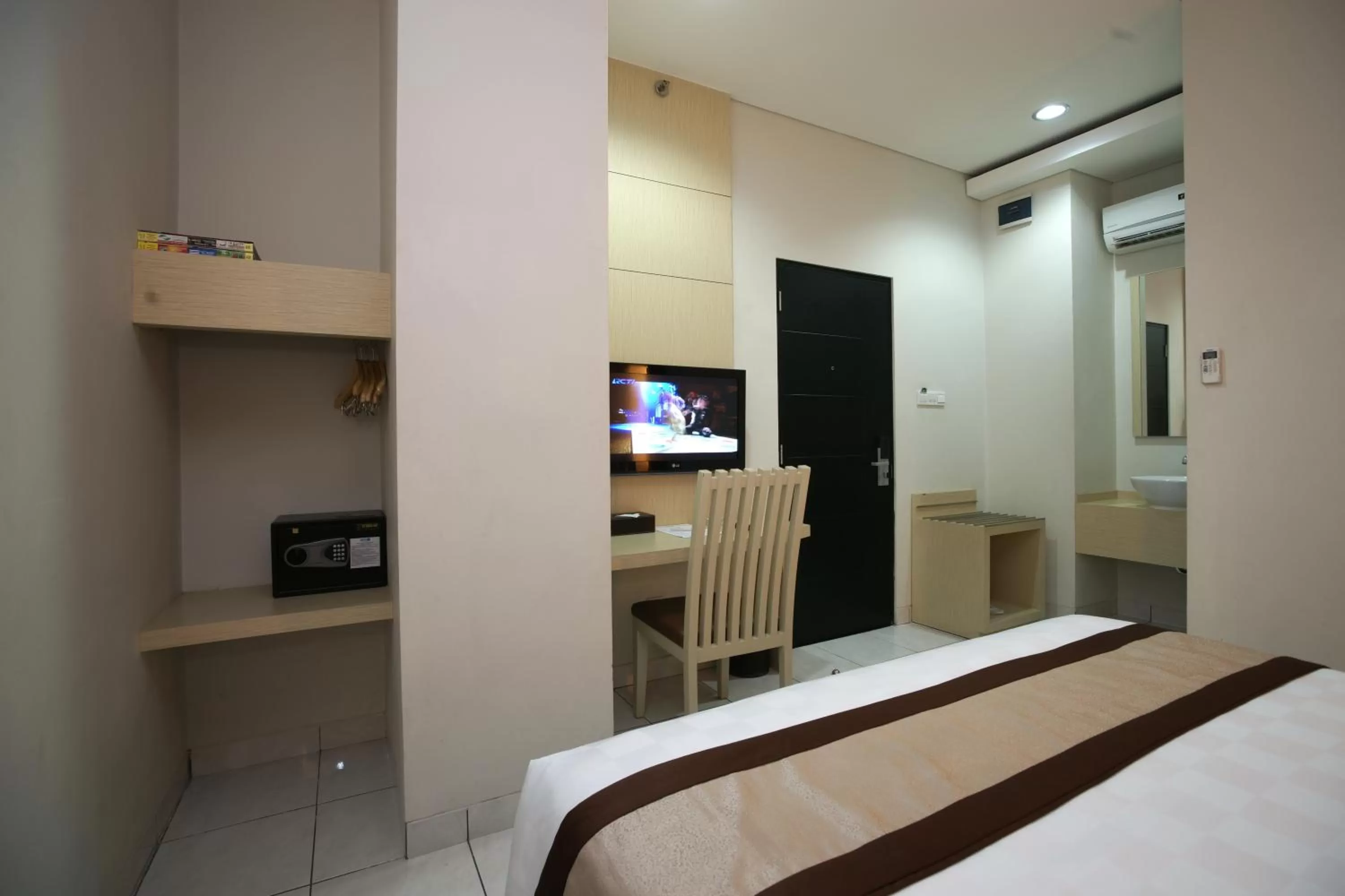 Bedroom, Bed in Hotel 88 - Mangga Besar VIII Jakarta By WH