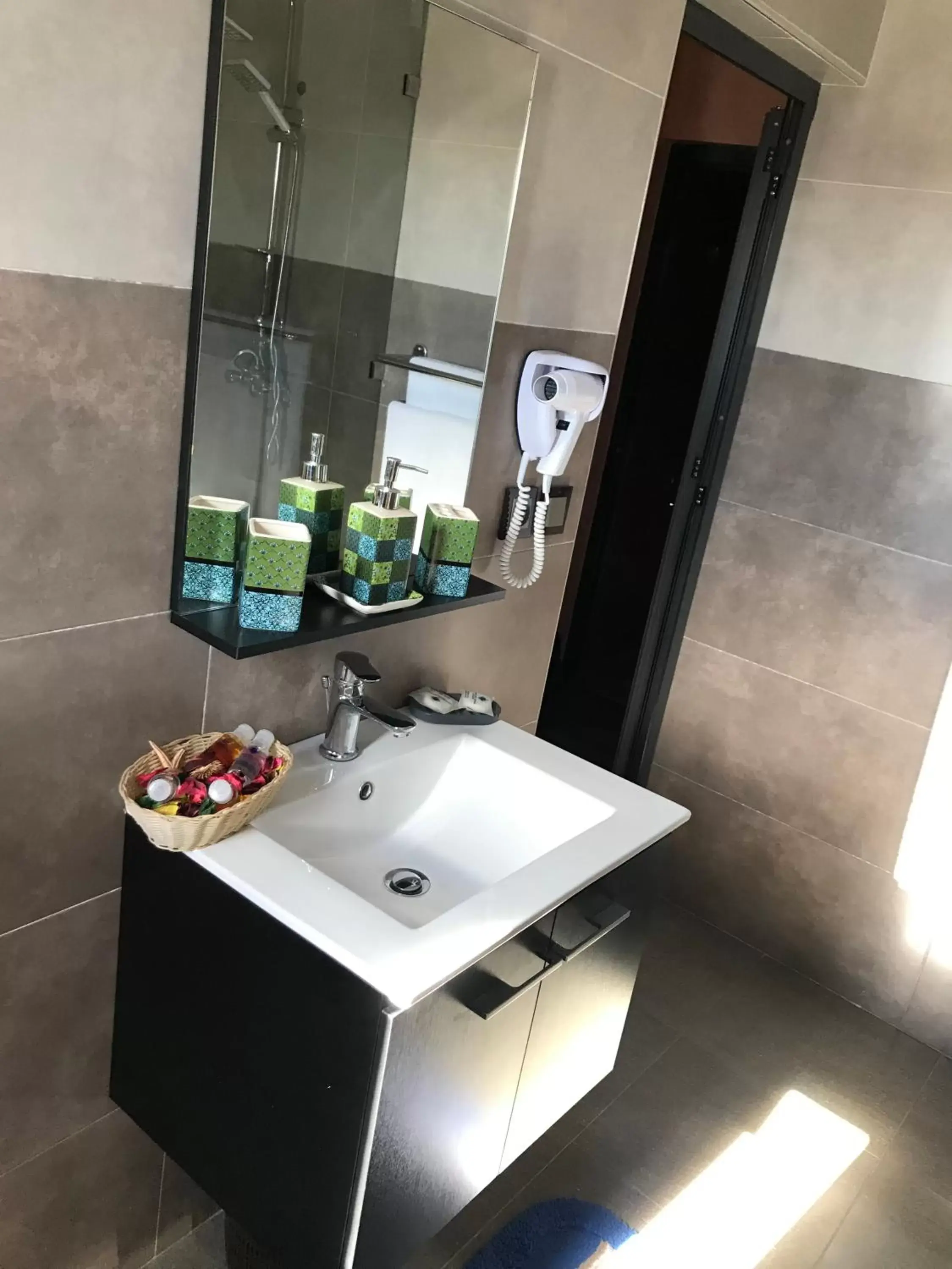 Shower, Bathroom in Studiotel Afoud