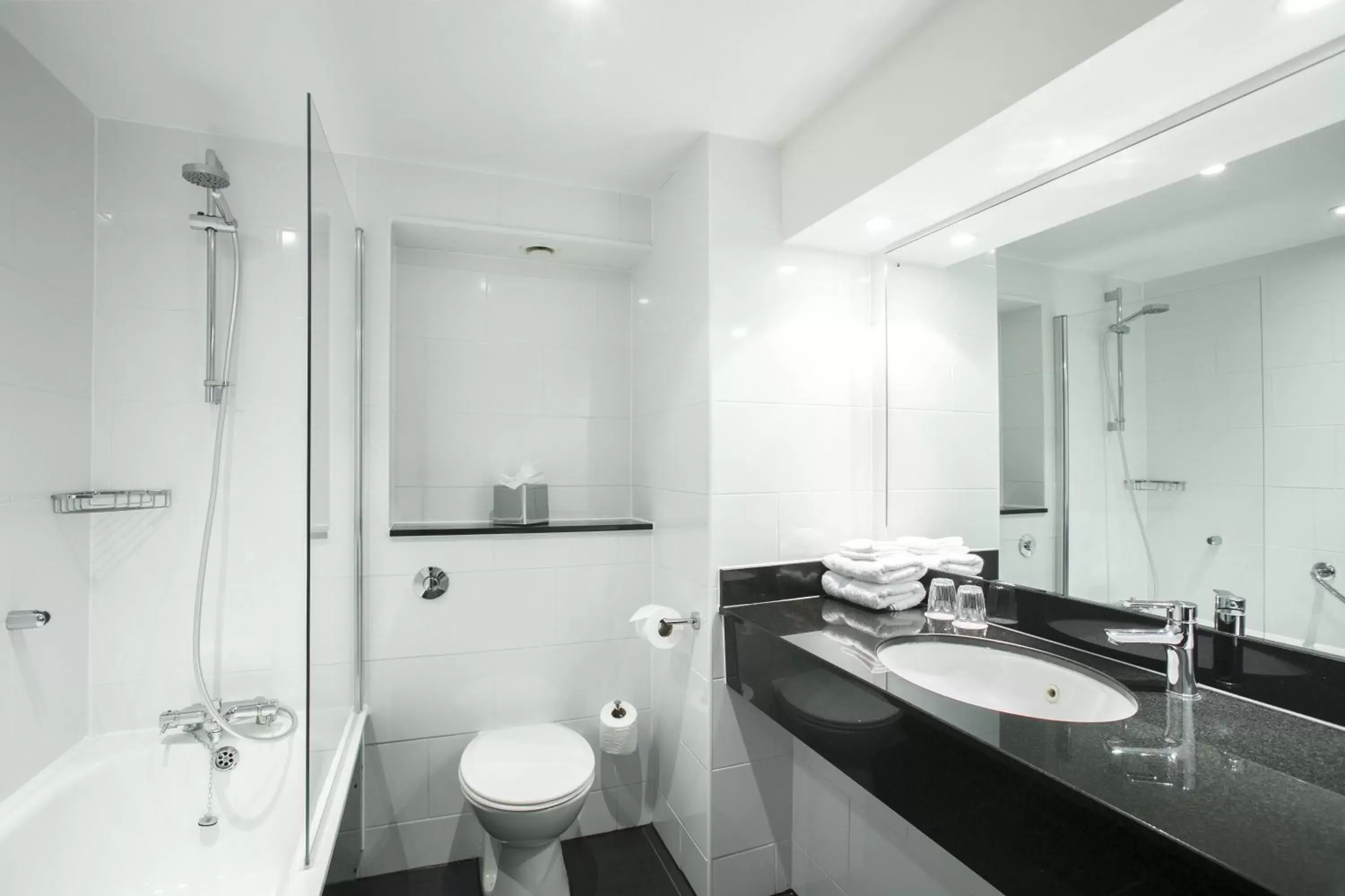 Shower, Bathroom in Crowne Plaza Harrogate, an IHG Hotel