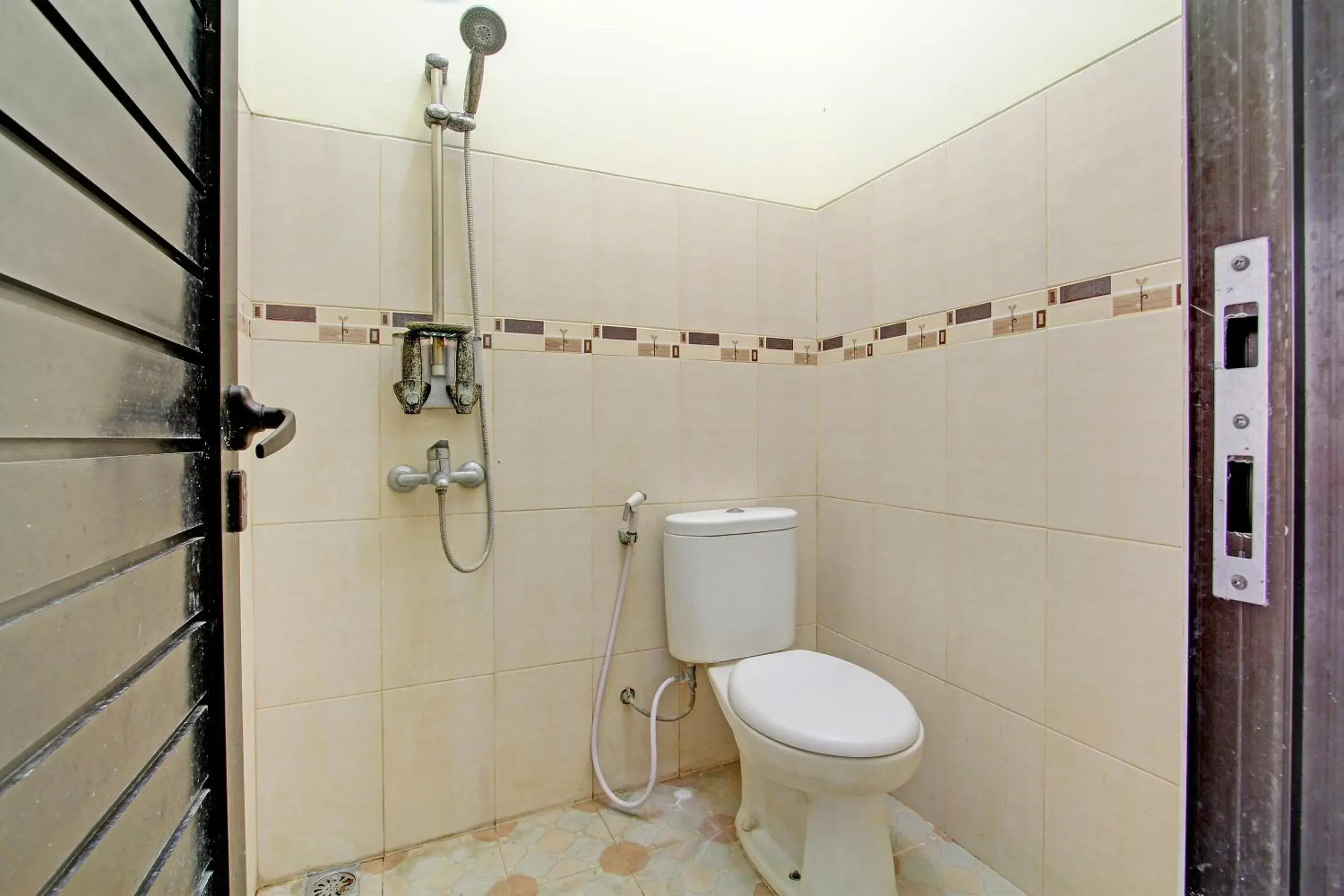 Bathroom in OYO 91803 Gita Graha Guest House Syariah