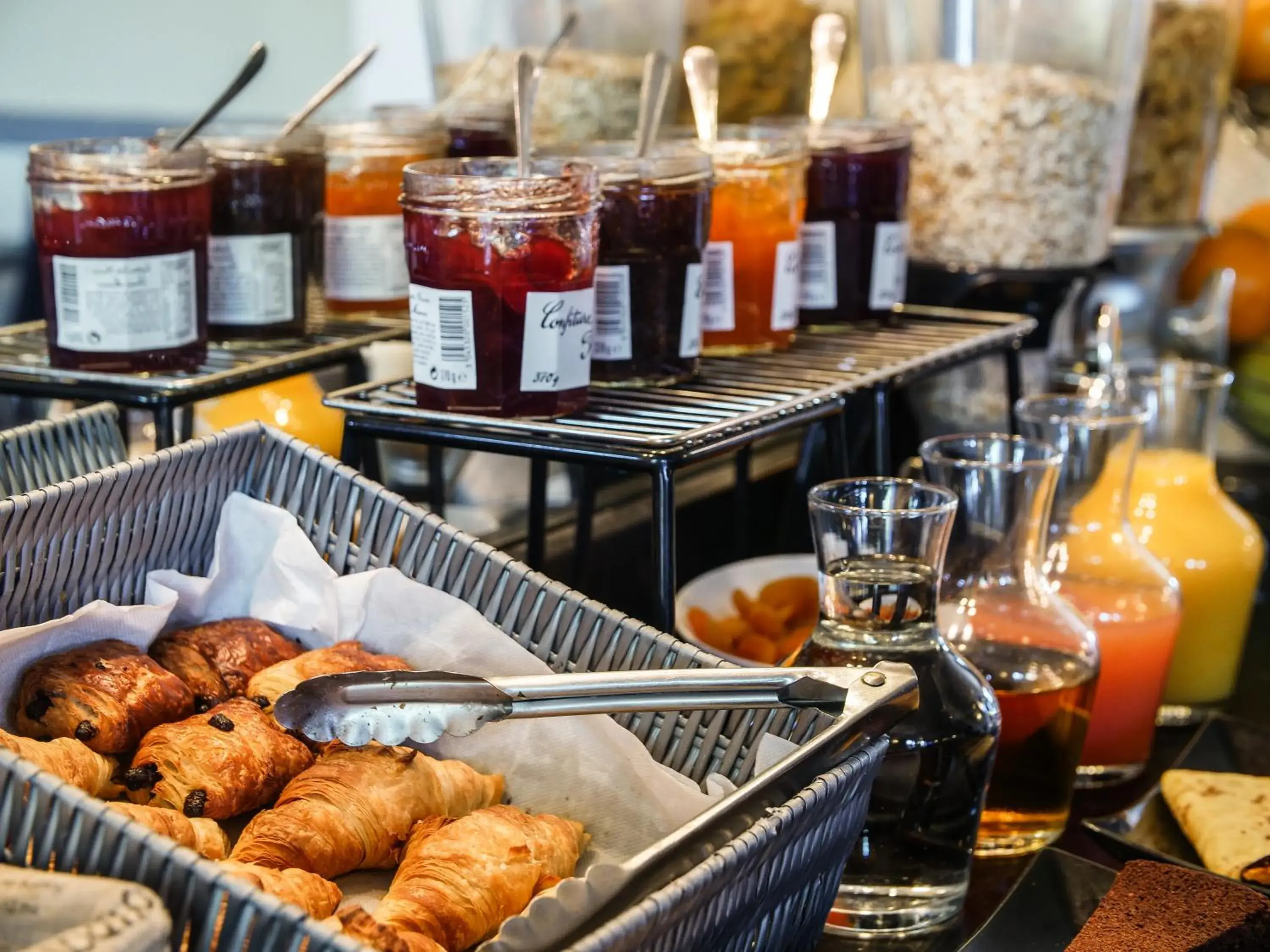 Buffet breakfast, Food in Hôtel Inn Design Resto Novo Langres