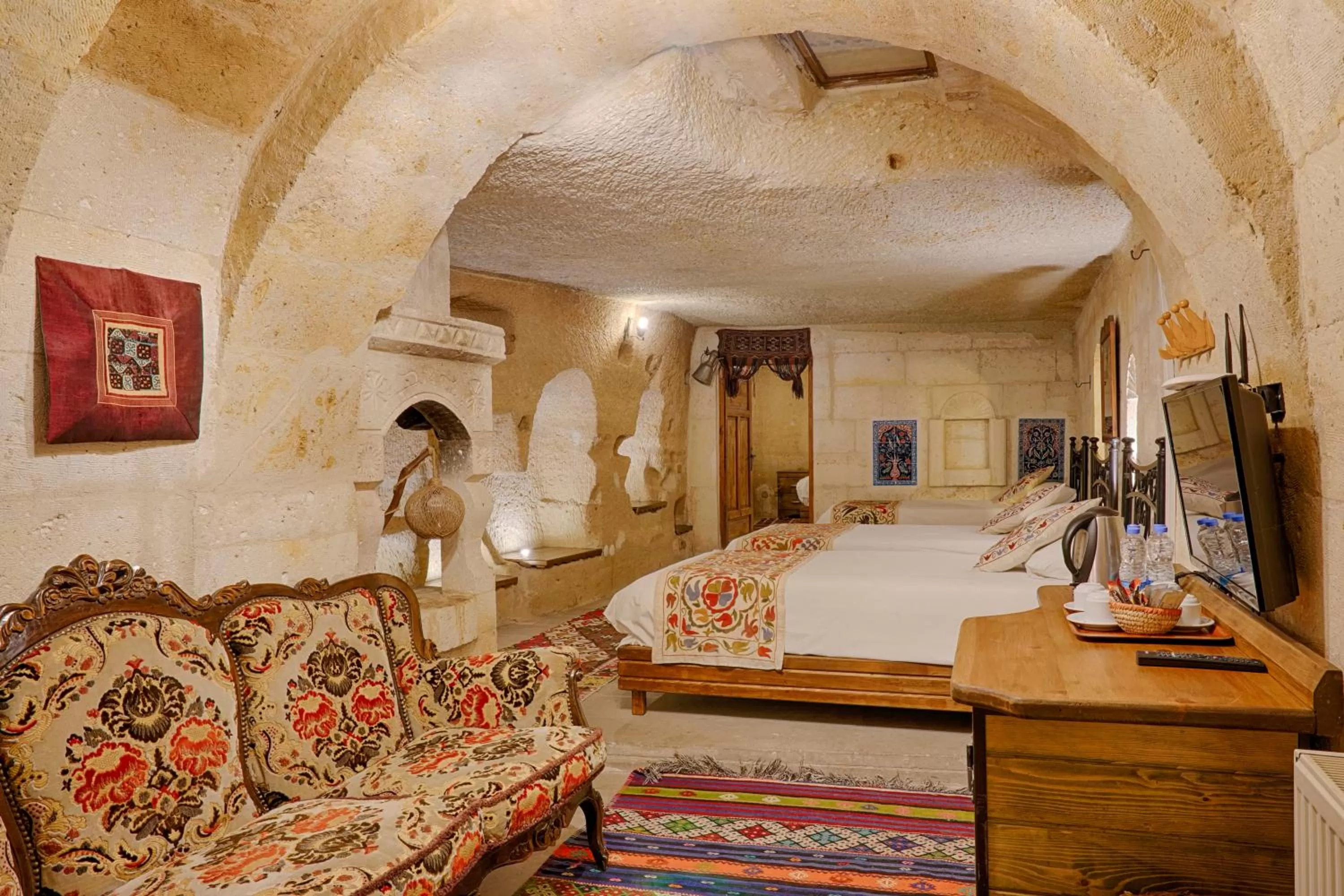 Bed in Tulip Cave Suites