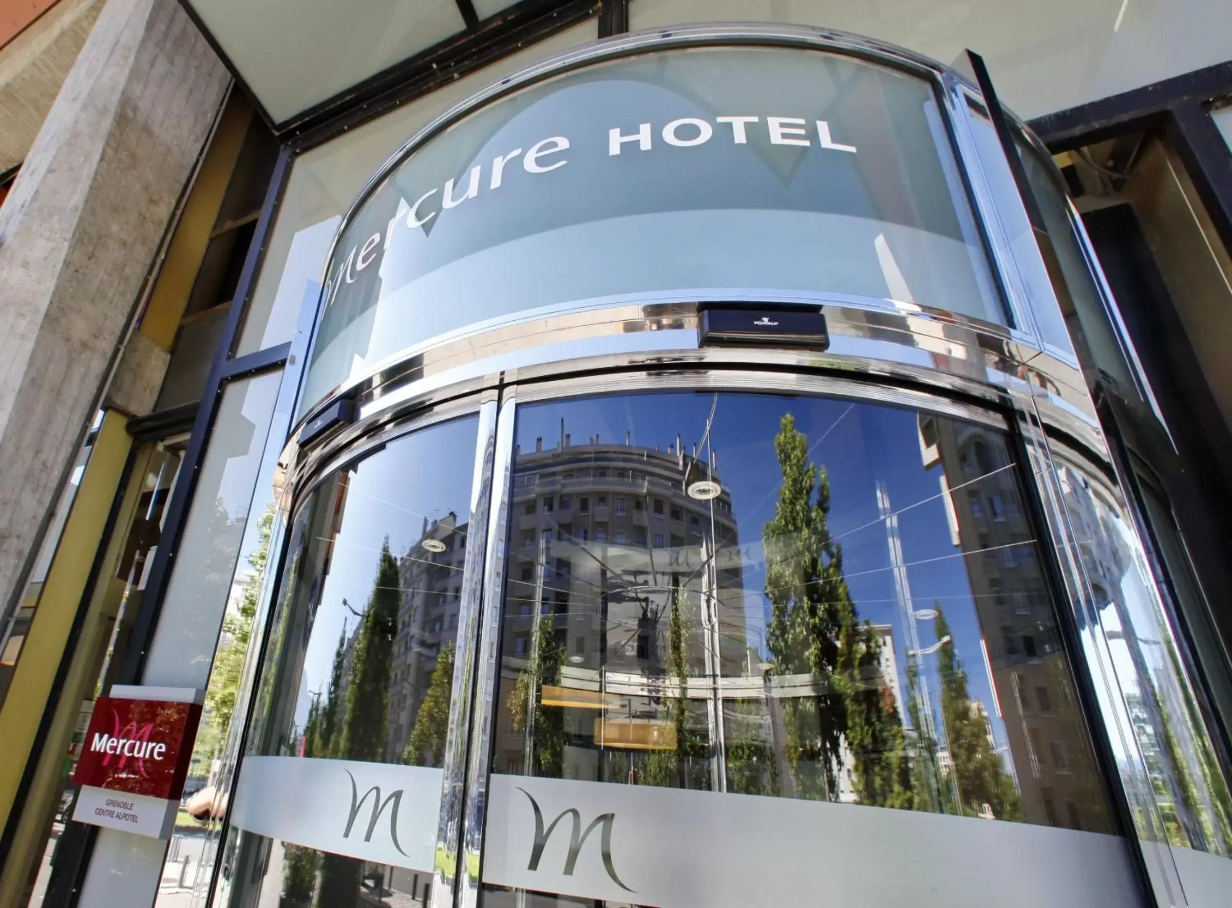 Facade/entrance, Property Building in Mercure Grenoble Centre Alpotel