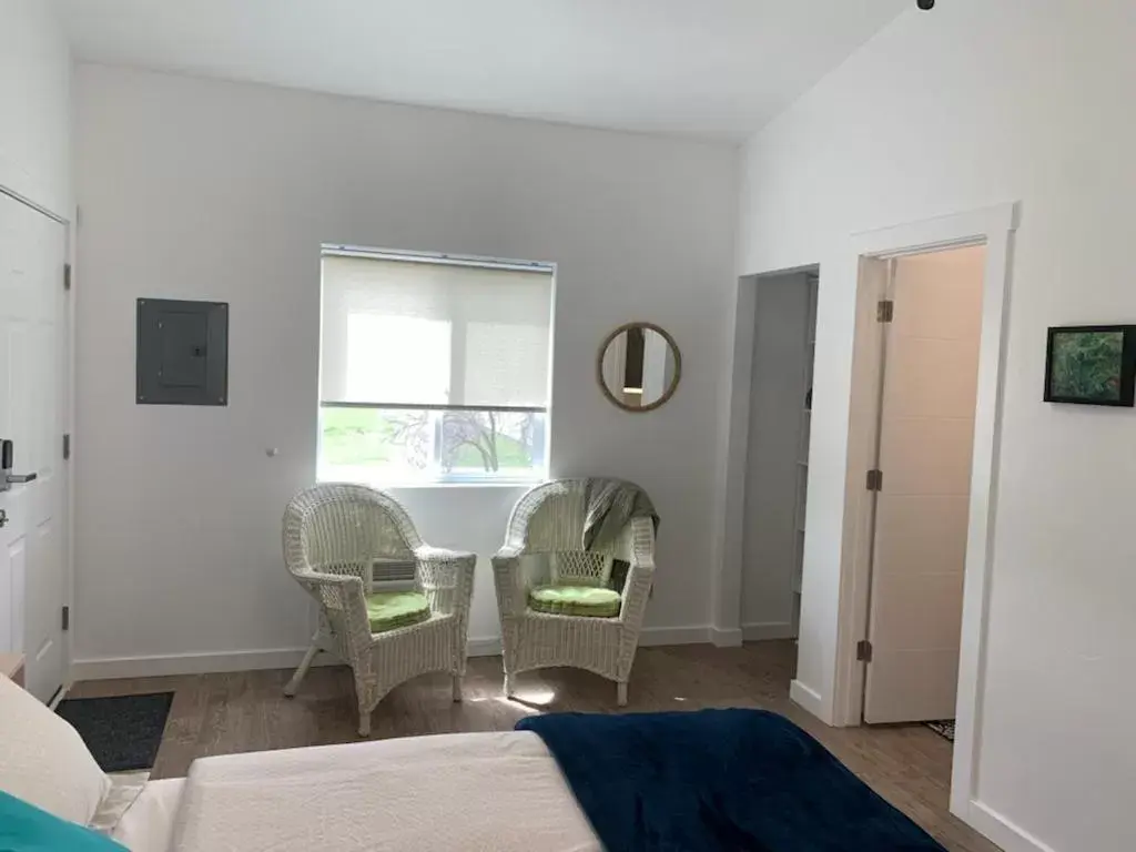 Seating area, Bed in Winzig Lodge Seating area, Bed in Winzig Lodge