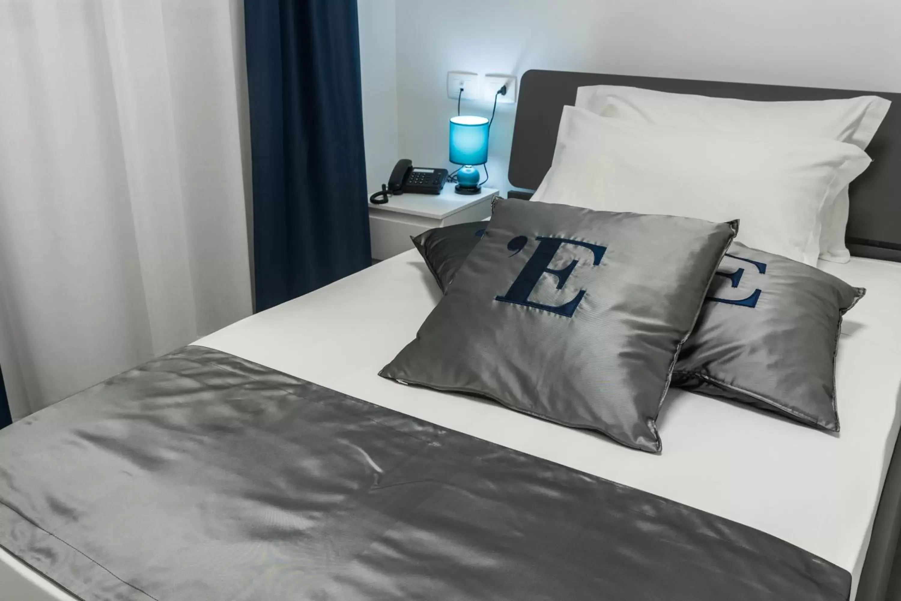 Bed in L'Essenza Hotel