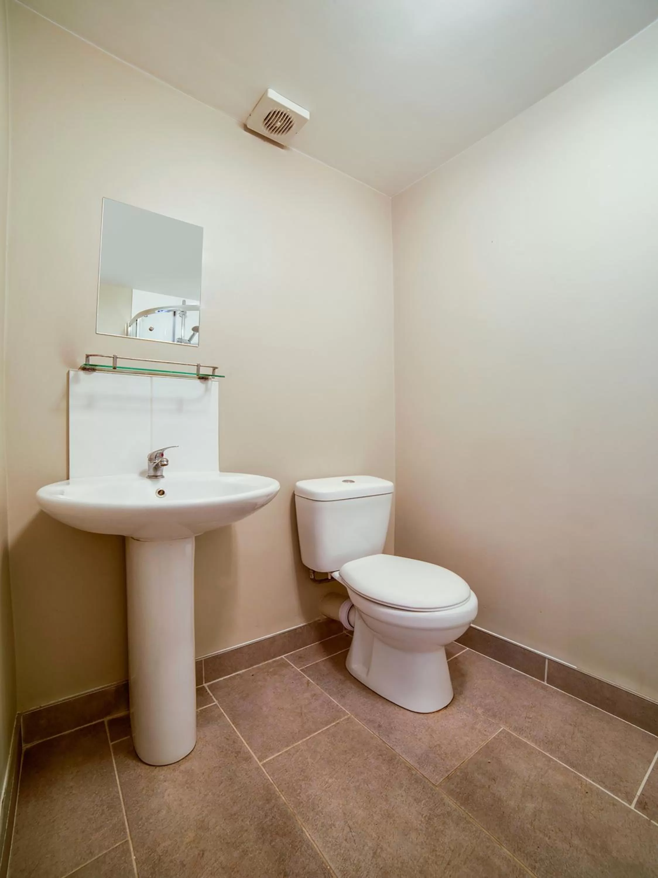 Bathroom in Tequila and Dunlin Rooms Southport Central