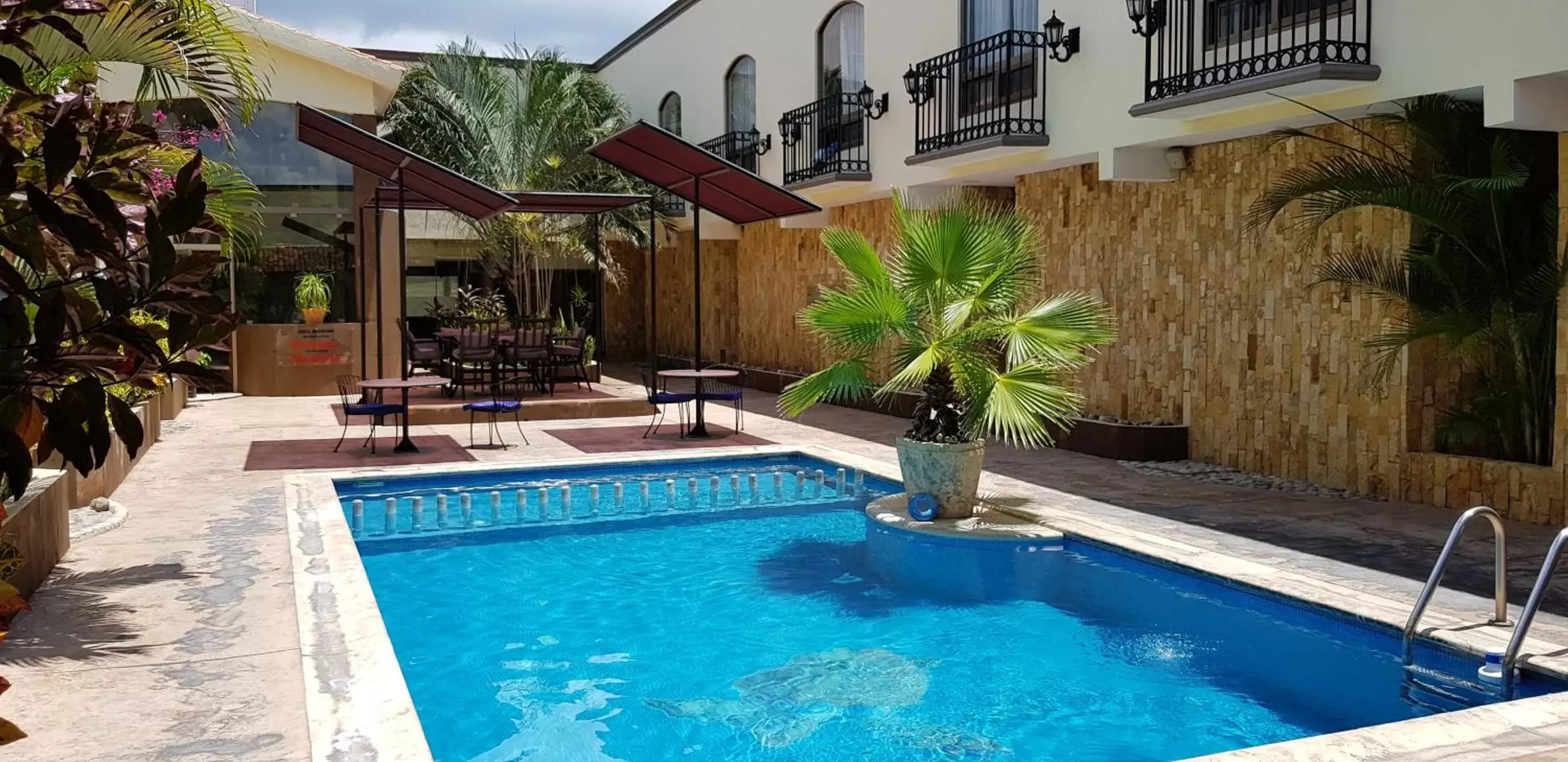 Swimming Pool in Hotel Dubrovnik