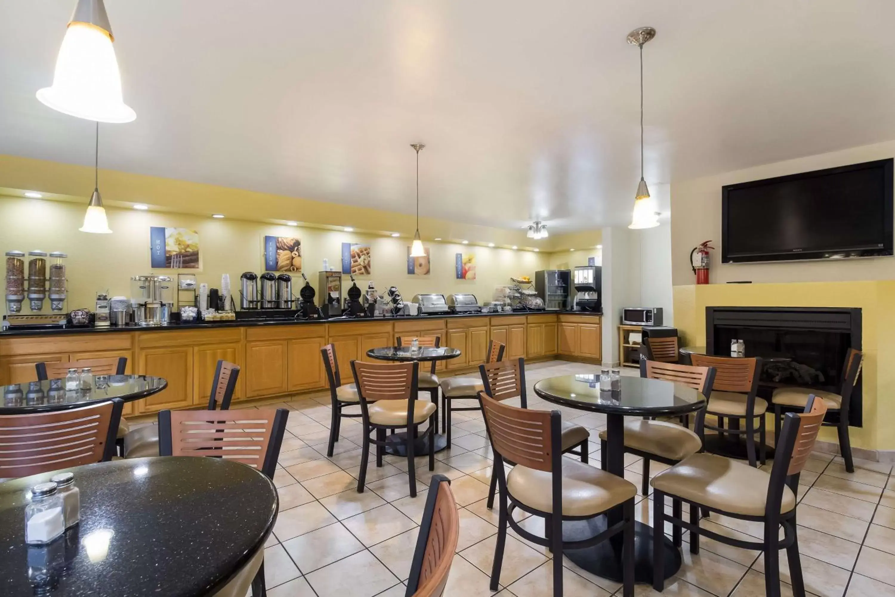 Breakfast, Restaurant/Places to Eat in Best Western Braddock Inn