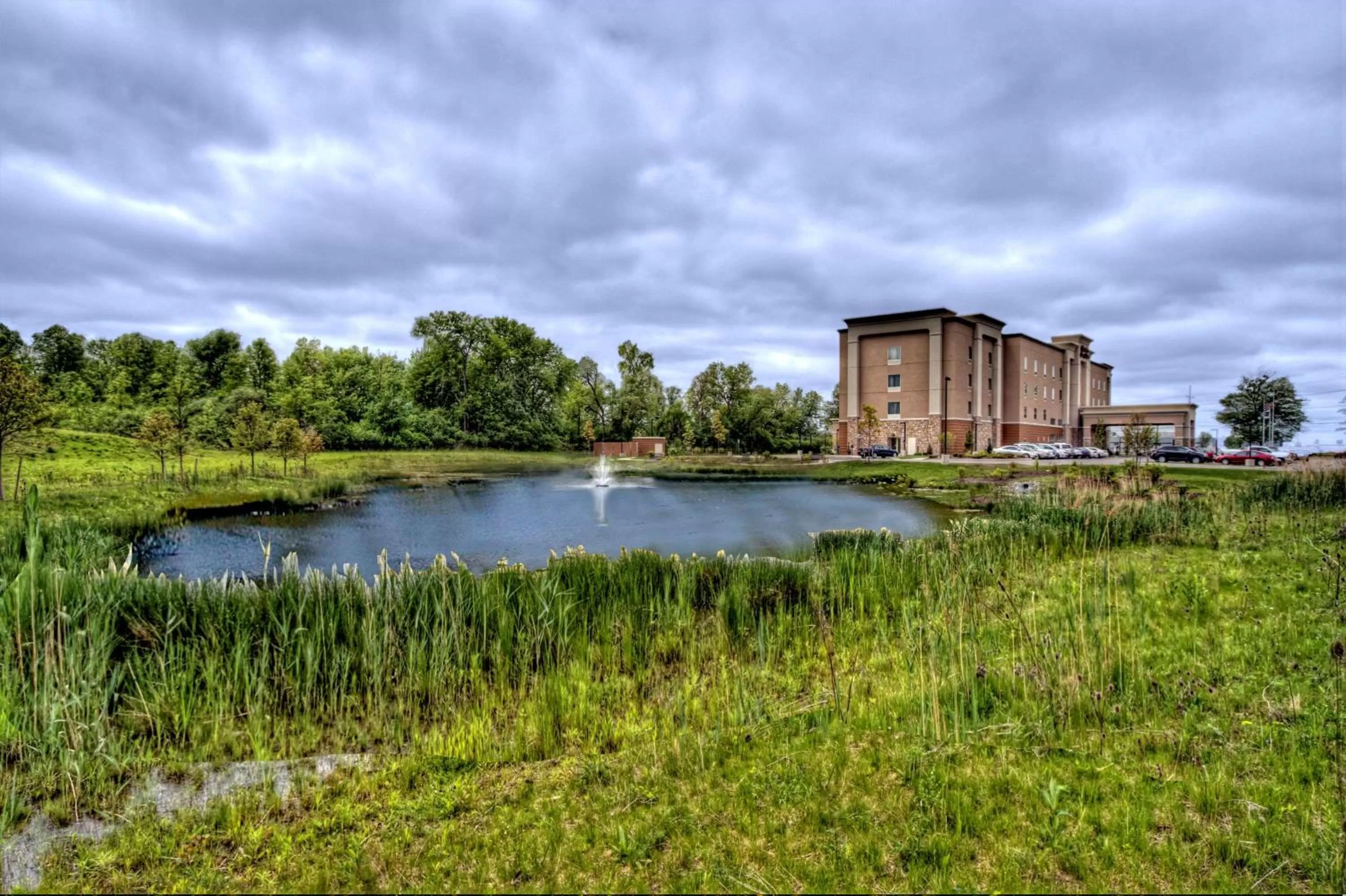Property building in Hampton Inn & Suites Rochester/Henrietta