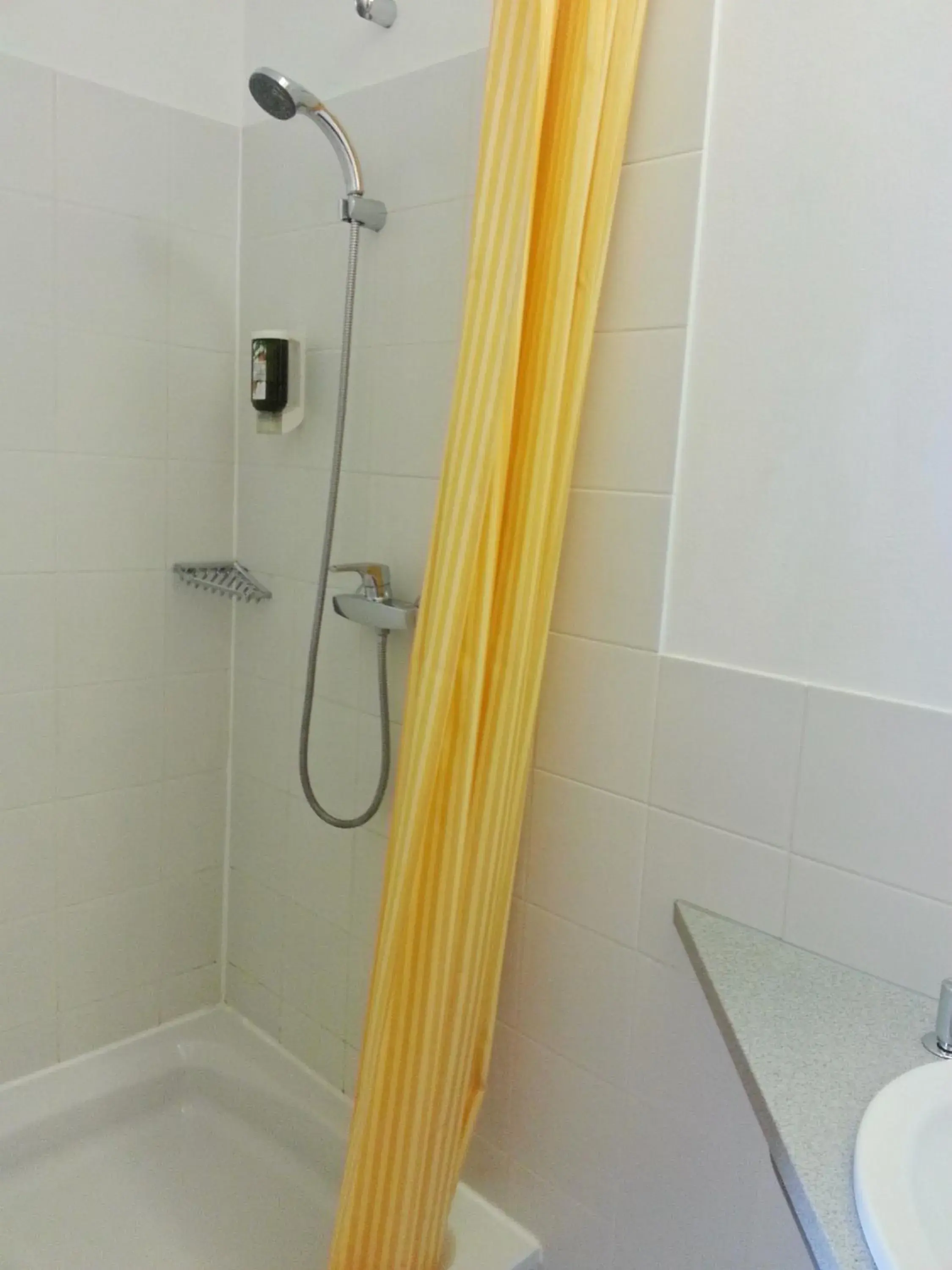 Shower, Bathroom in Orange Wings Wiener Neustadt