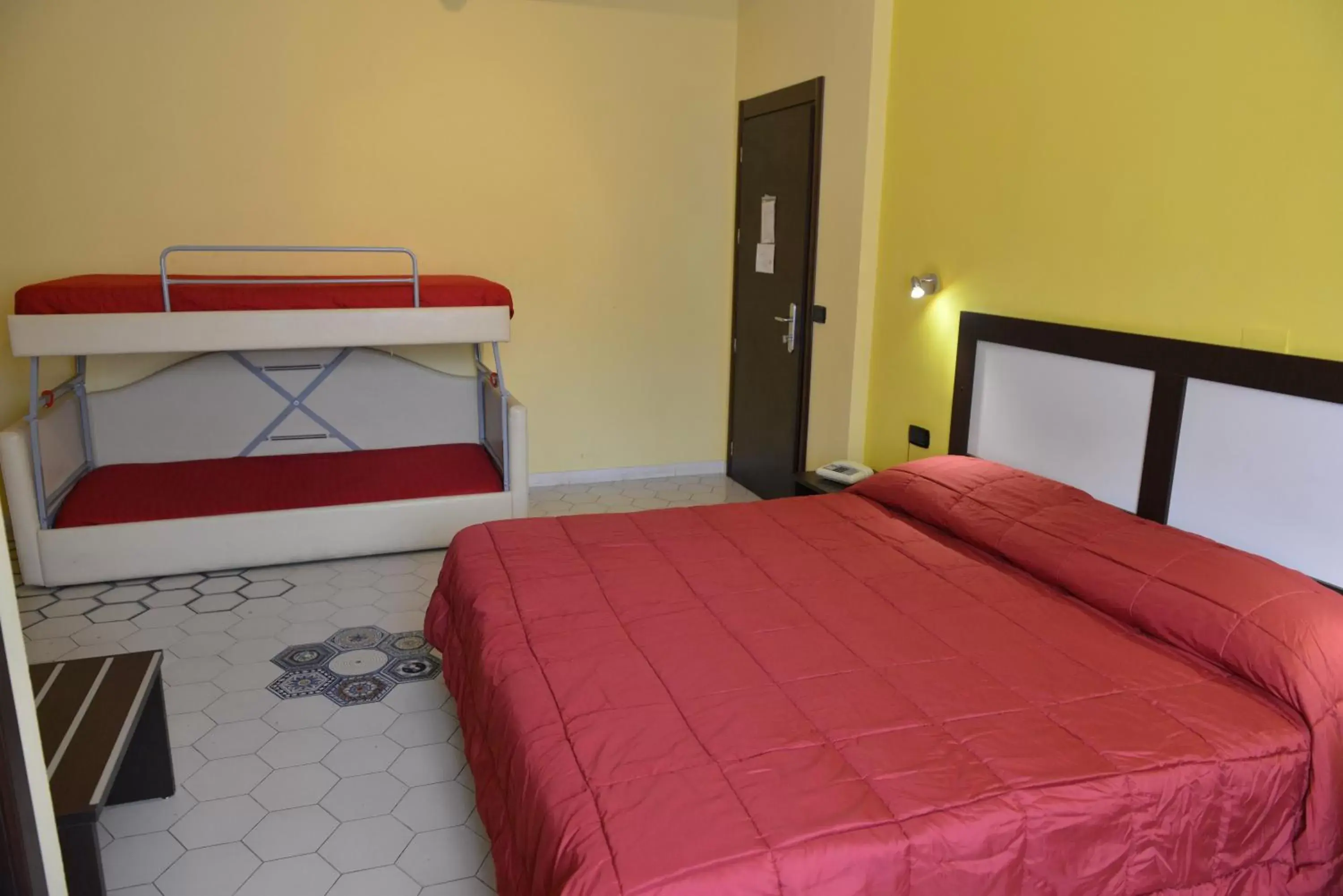 bunk bed, Bed in Hotel del Sole