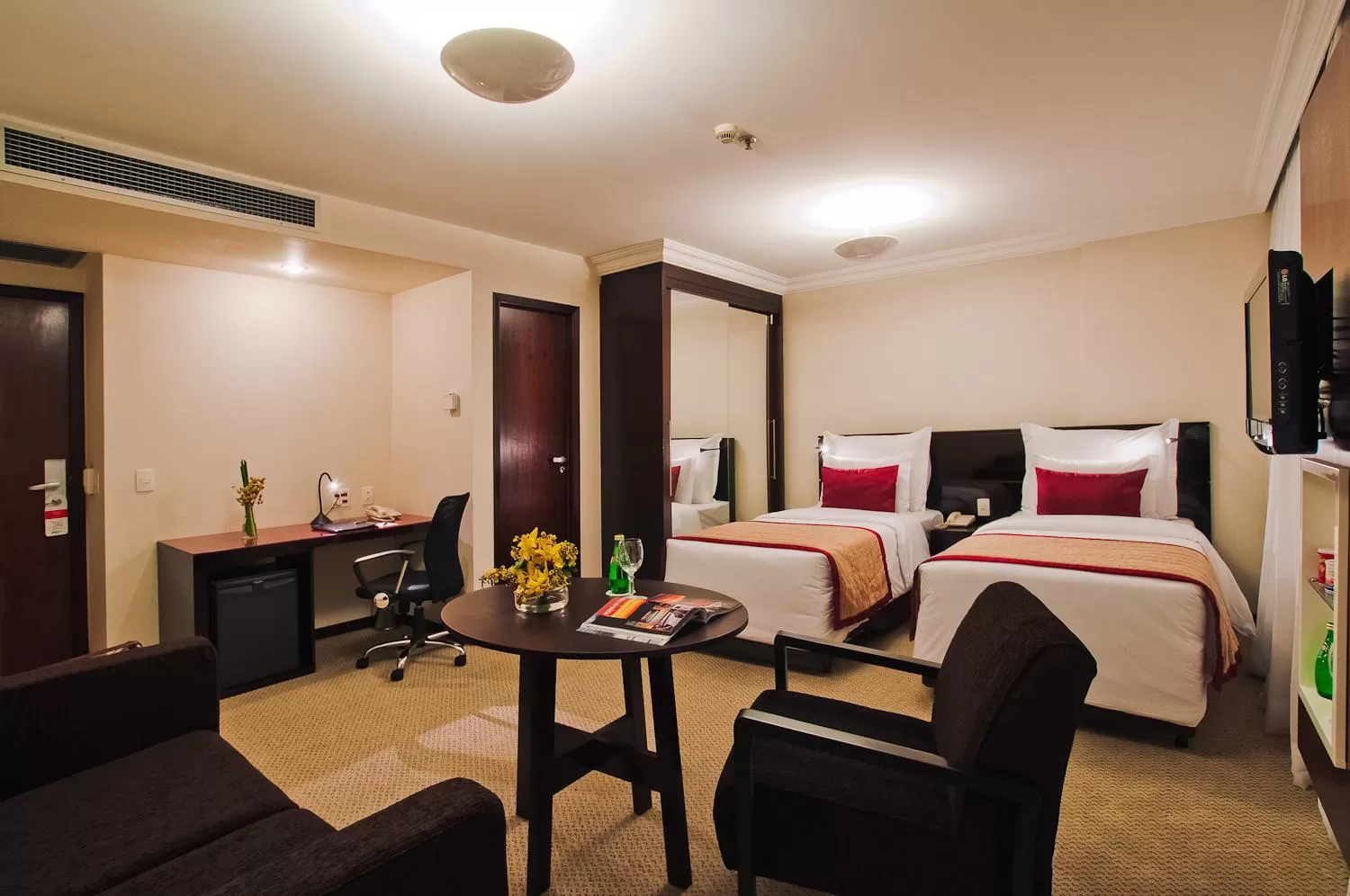 Bedroom, Bed in Blue Tree Premium Faria Lima