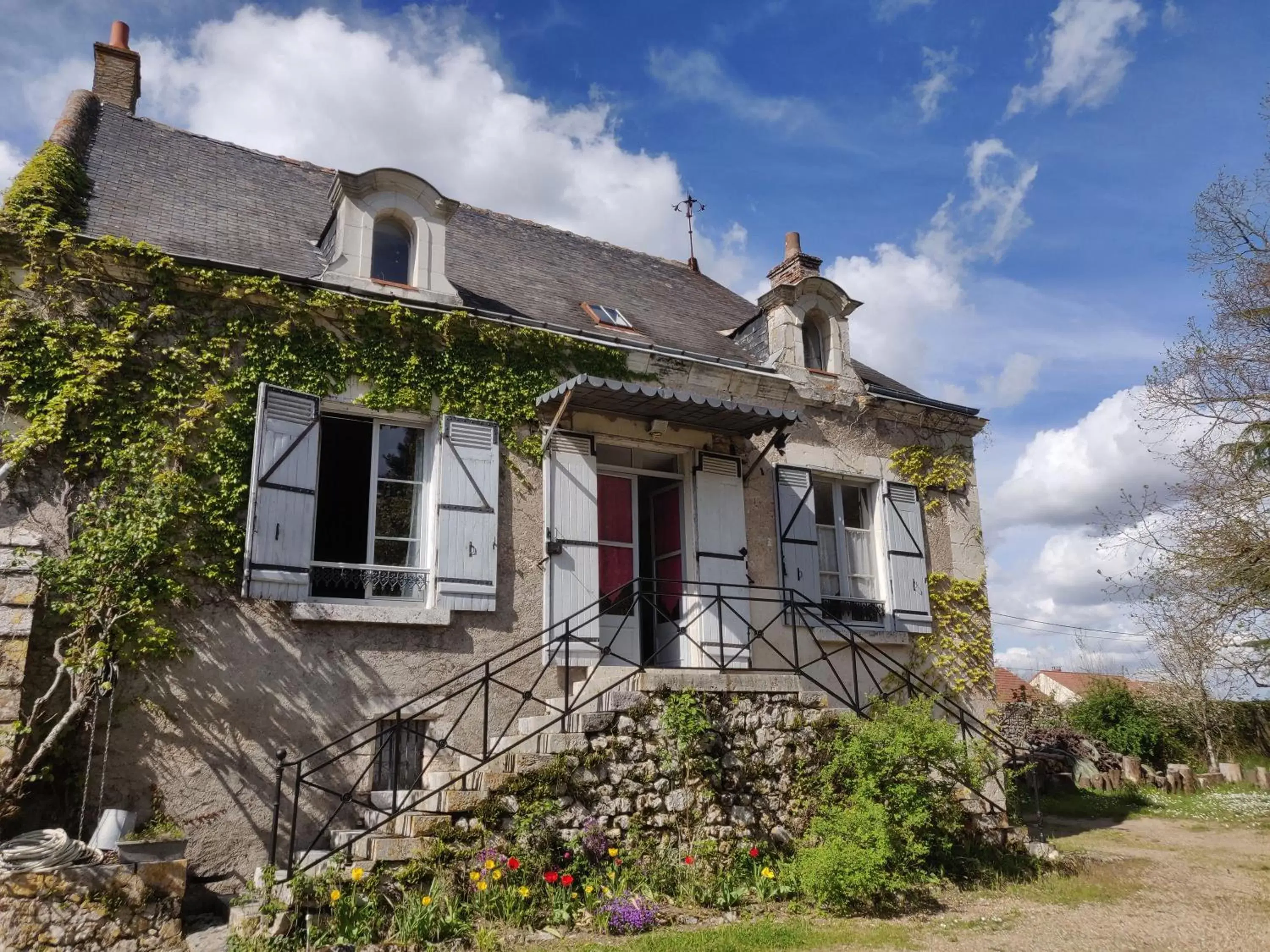 Facade/entrance, Property Building in La Rossignolerie - La familiale Vigneronne