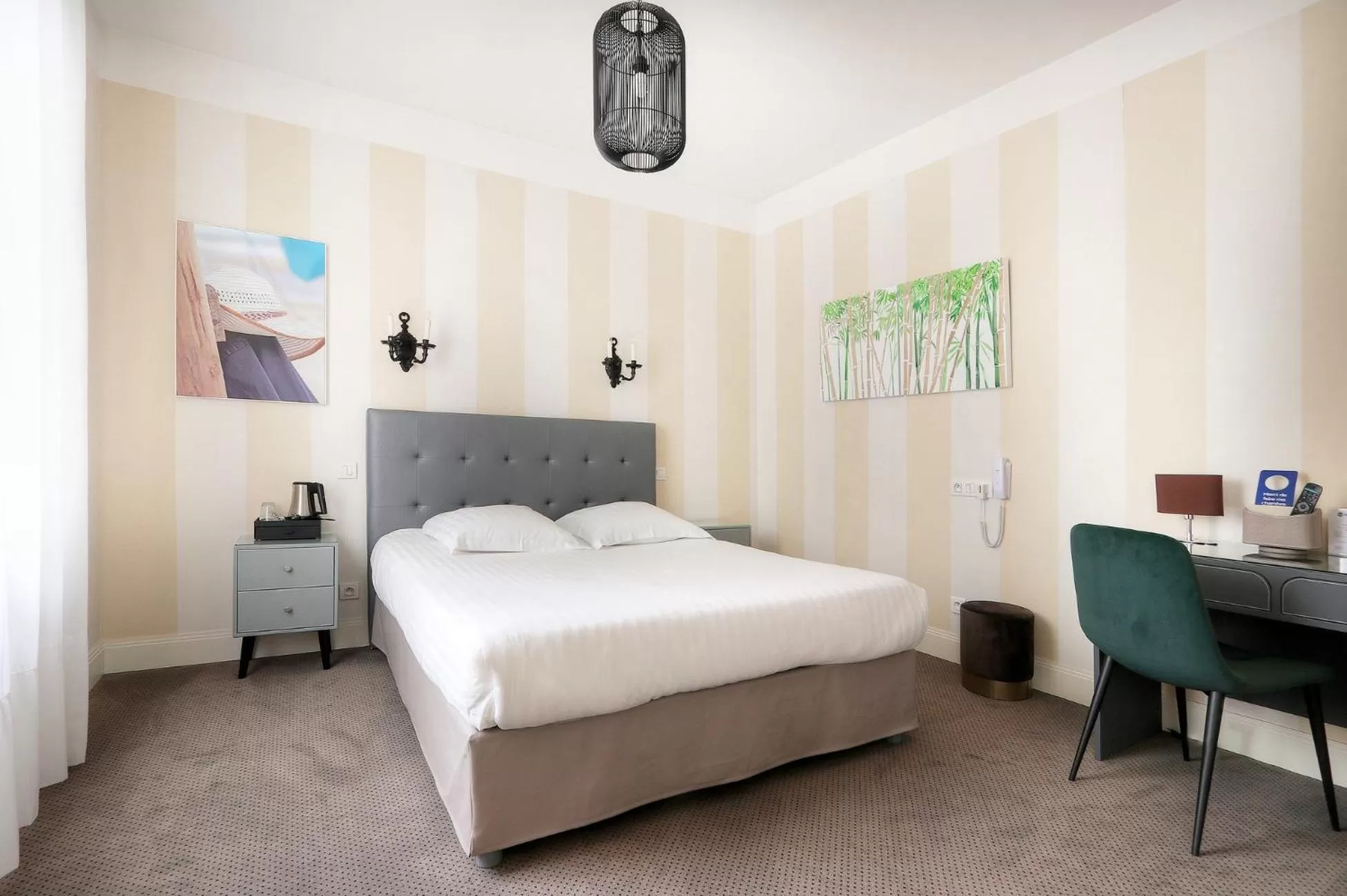 Bed in Best Western Hôtel Brittany La Baule Centre & Plages