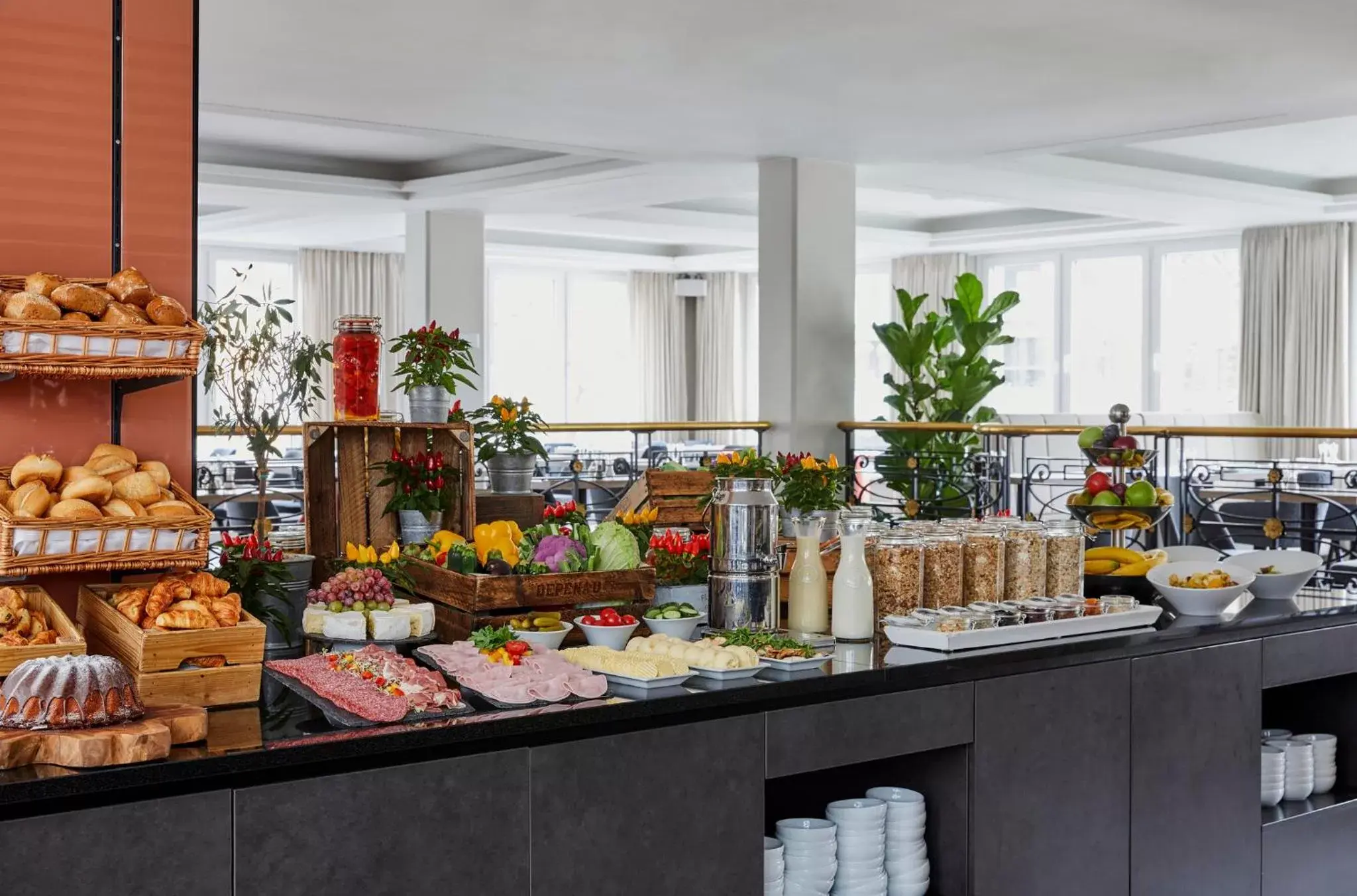 Breakfast, Food in Crowne Plaza Hamburg-City Alster, an IHG Hotel