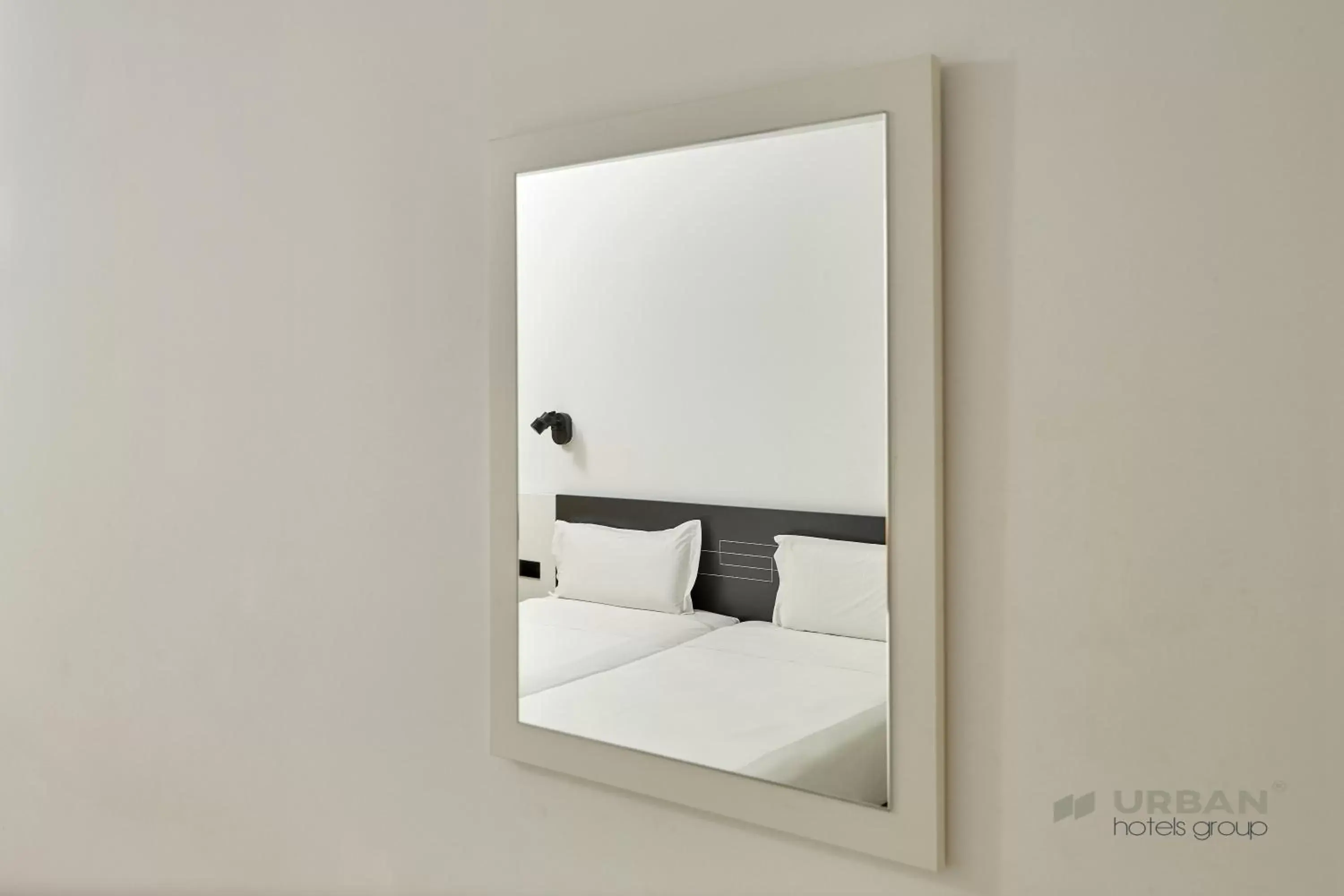 Bed, Bathroom in Urban Hotel Amadeos